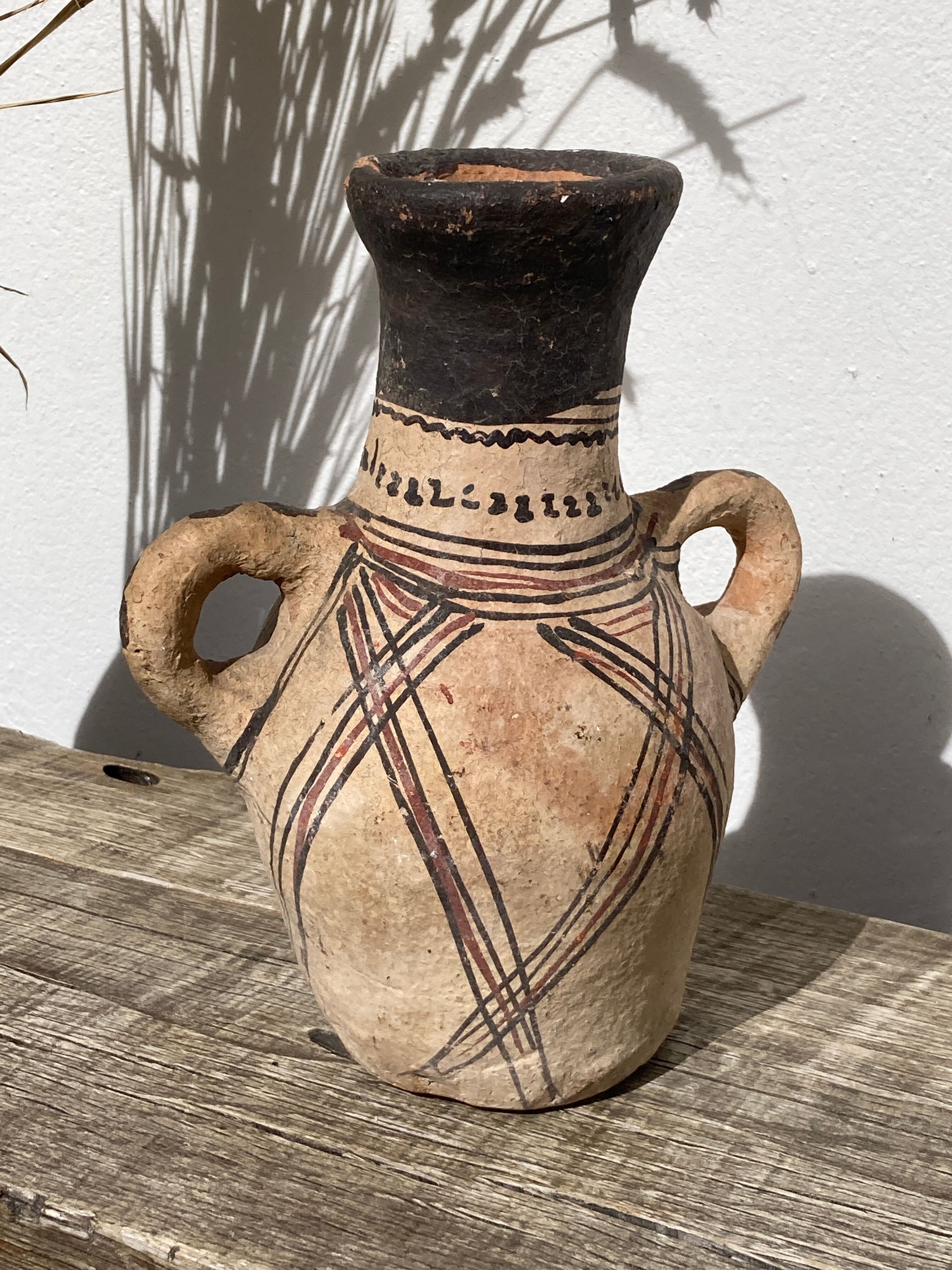 Vase poterie jarre à eau berbère en tVase poterie jarre à eau berbère en terre cuierre cuite du Rif