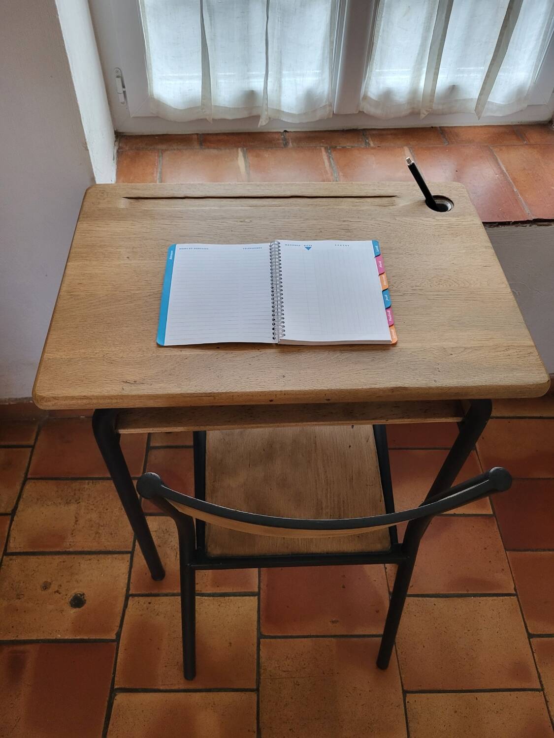 Desk + chair