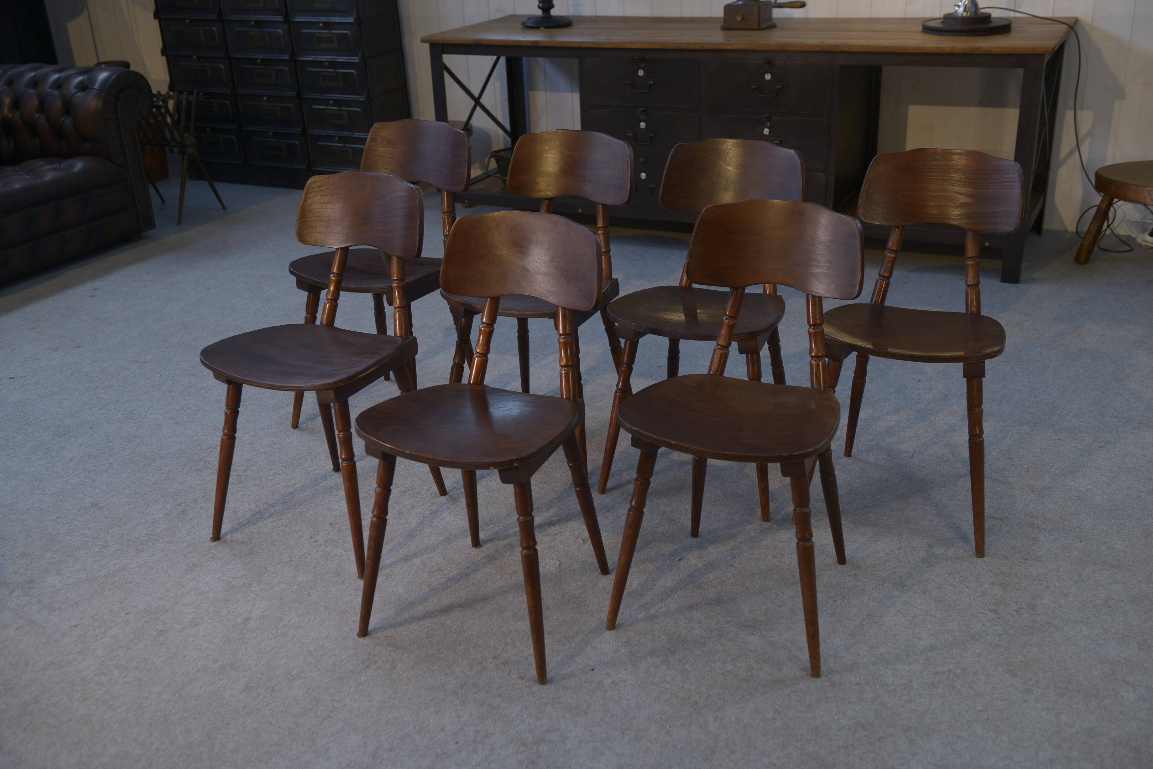 Set of 7 oak and beech plywood chairs