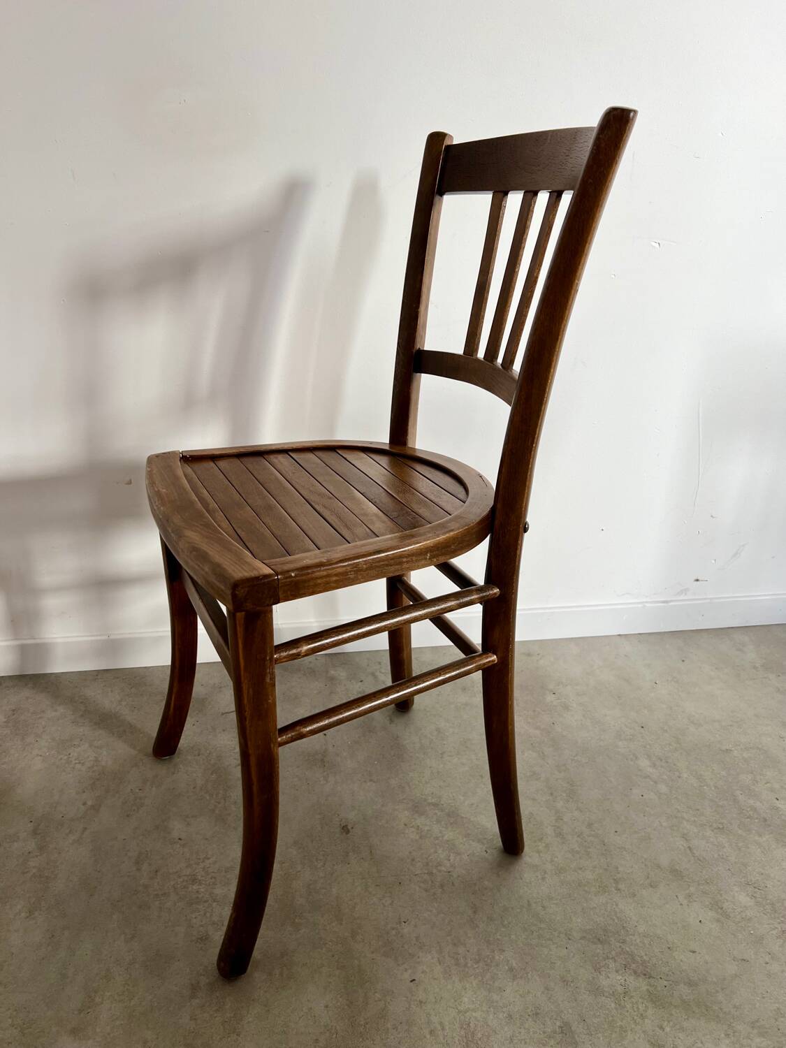 Lot de 6 anciennes chaises vintage bistrot des années 50 en bois