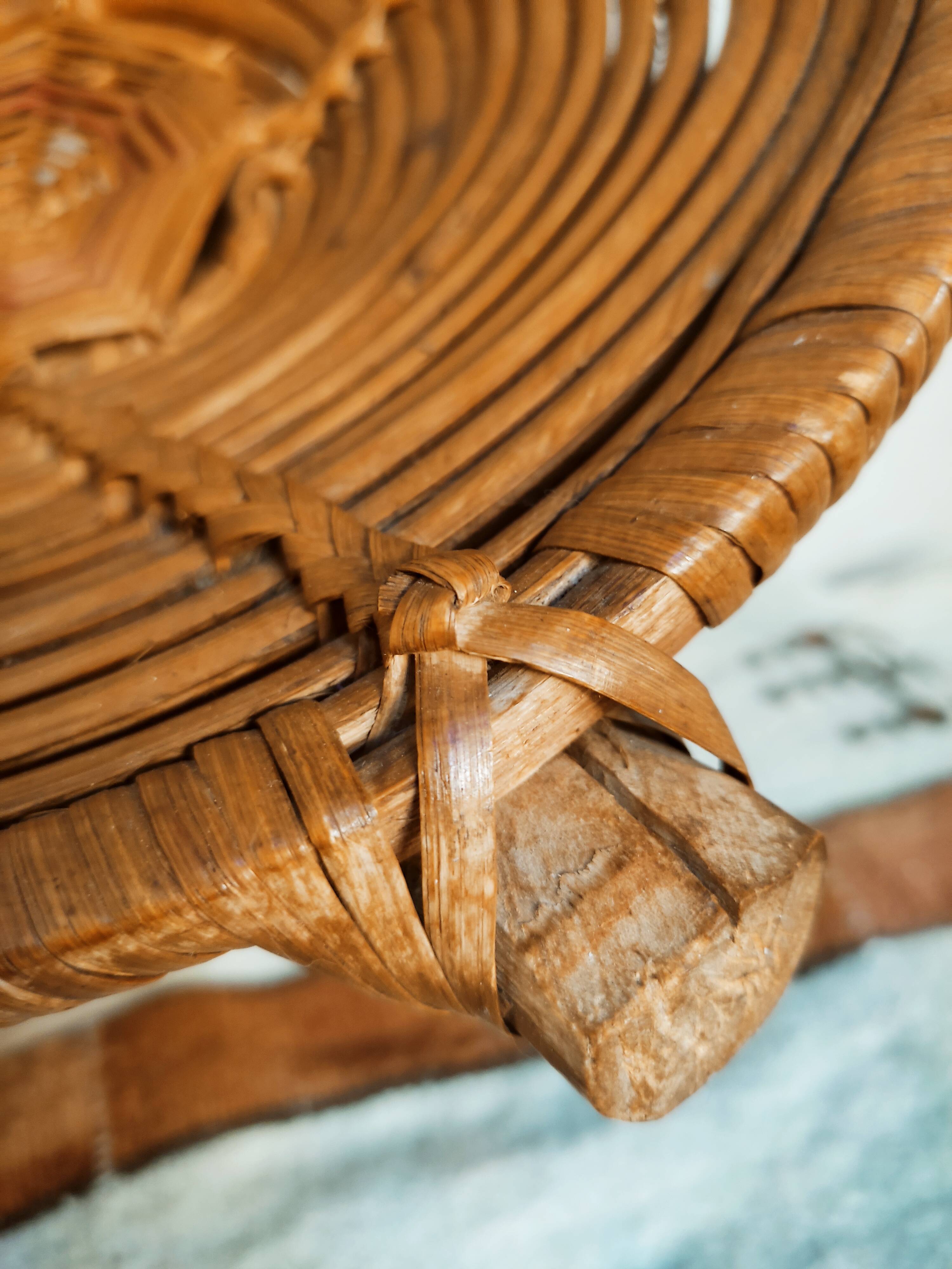 Ethic cup on crossed feet