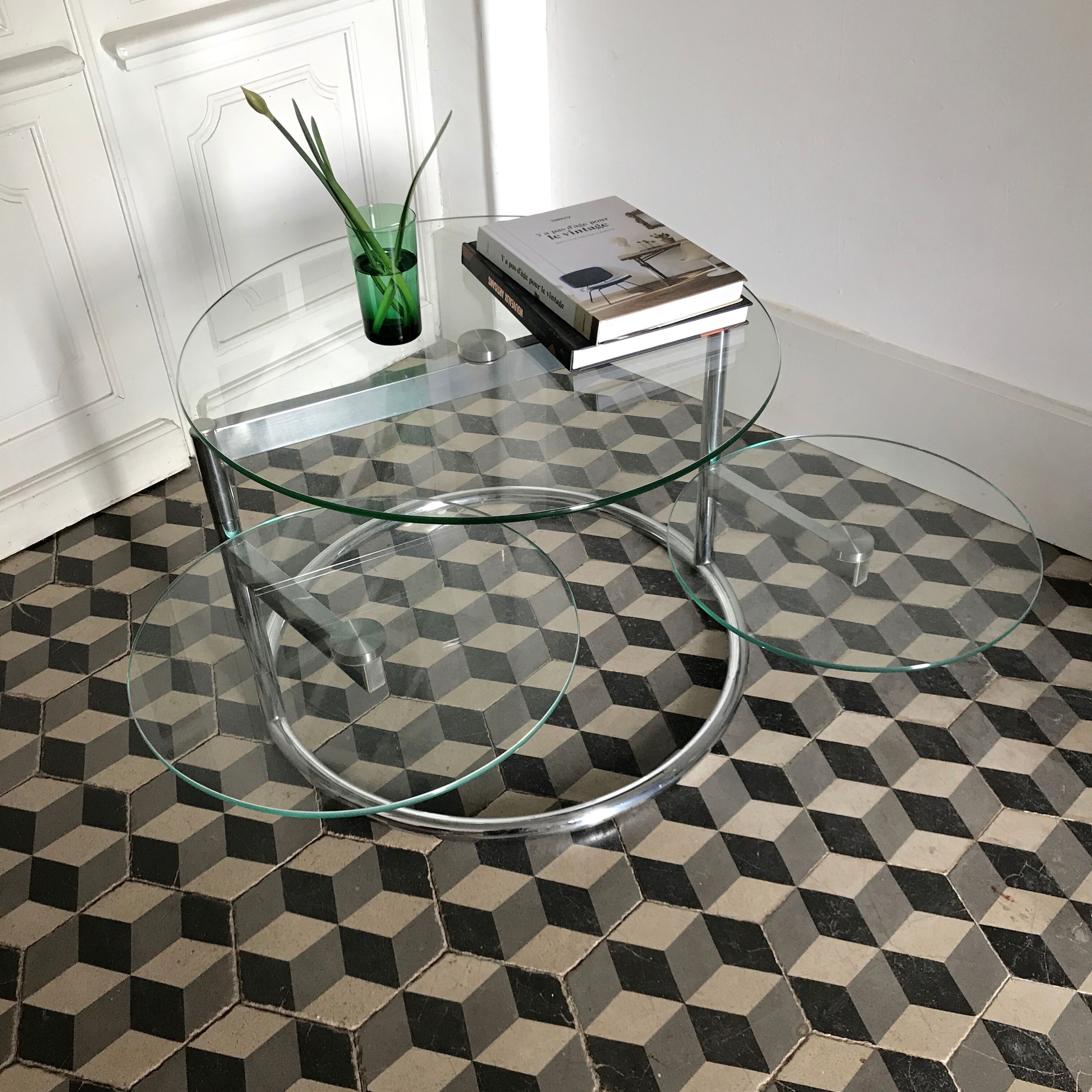 Swivel glass table