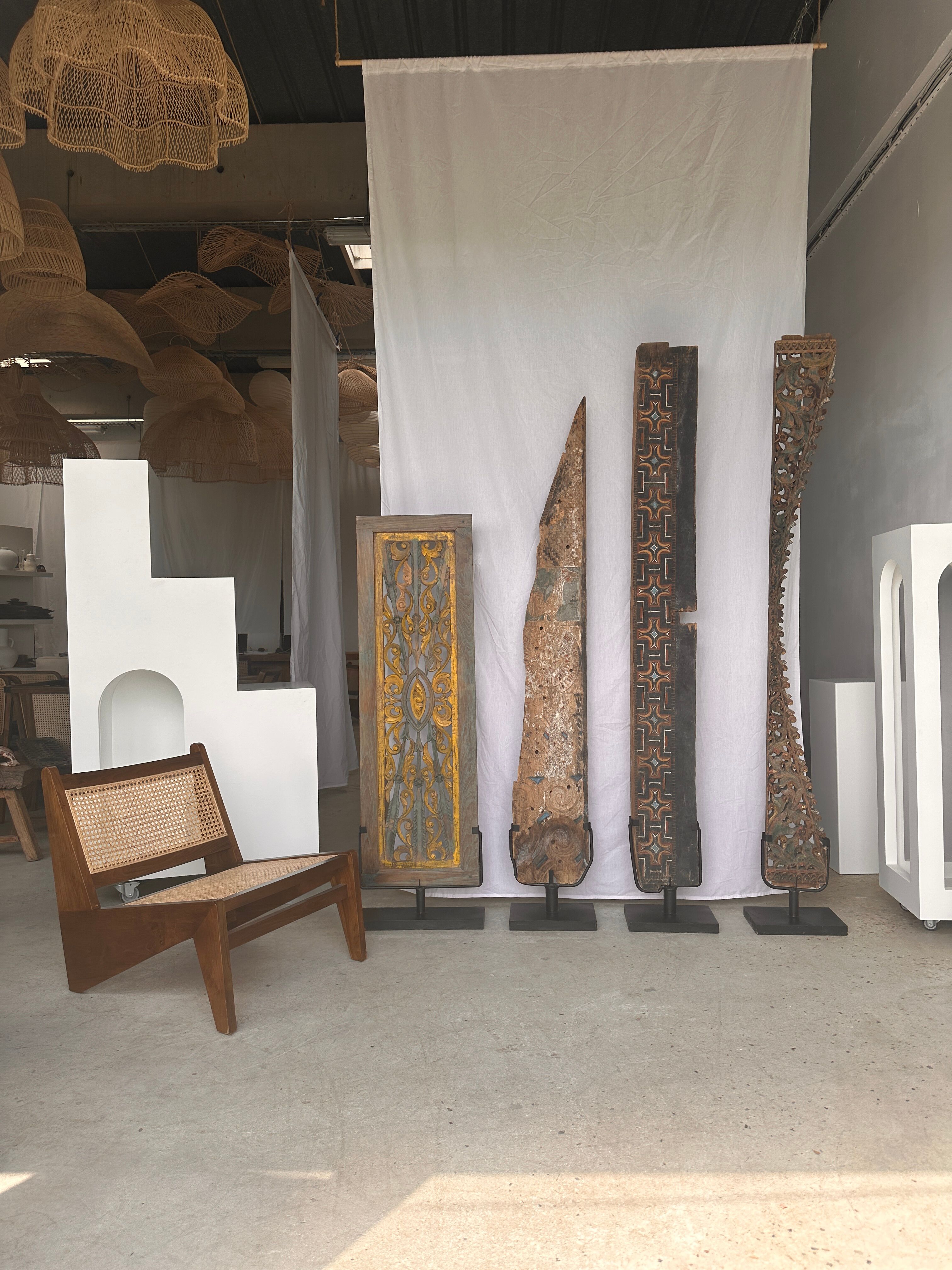 Rectangular Indonesian construction element with blue and yellow plant in carved wood