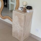 Column side table in travertine