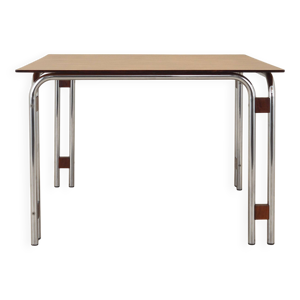 Table en noyer, design