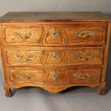 Lyonnaise chest of drawers, 18th century, blond walnut