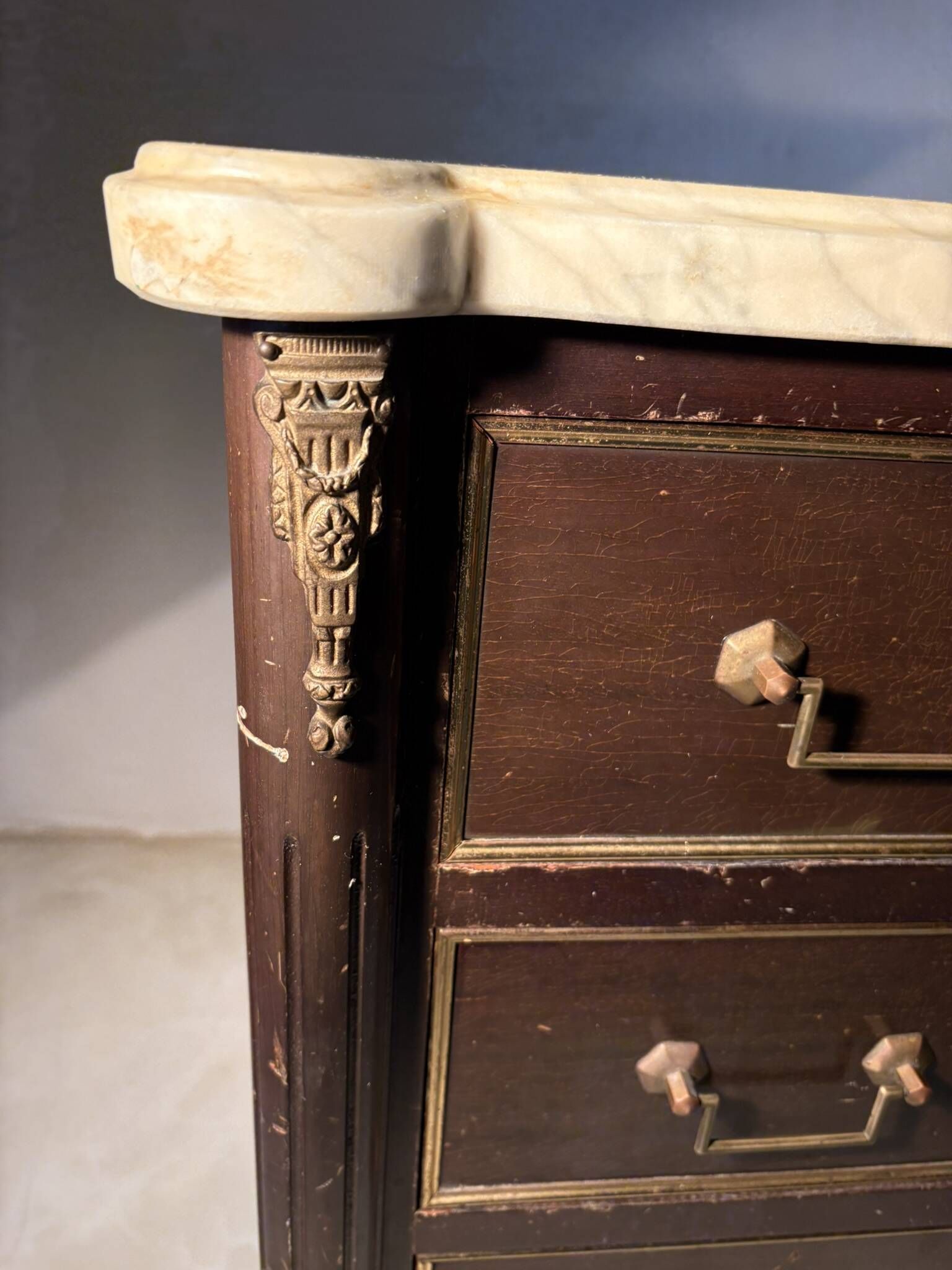 Commode with 3 drawers in Louis XVI style, marble and gilded bronze.