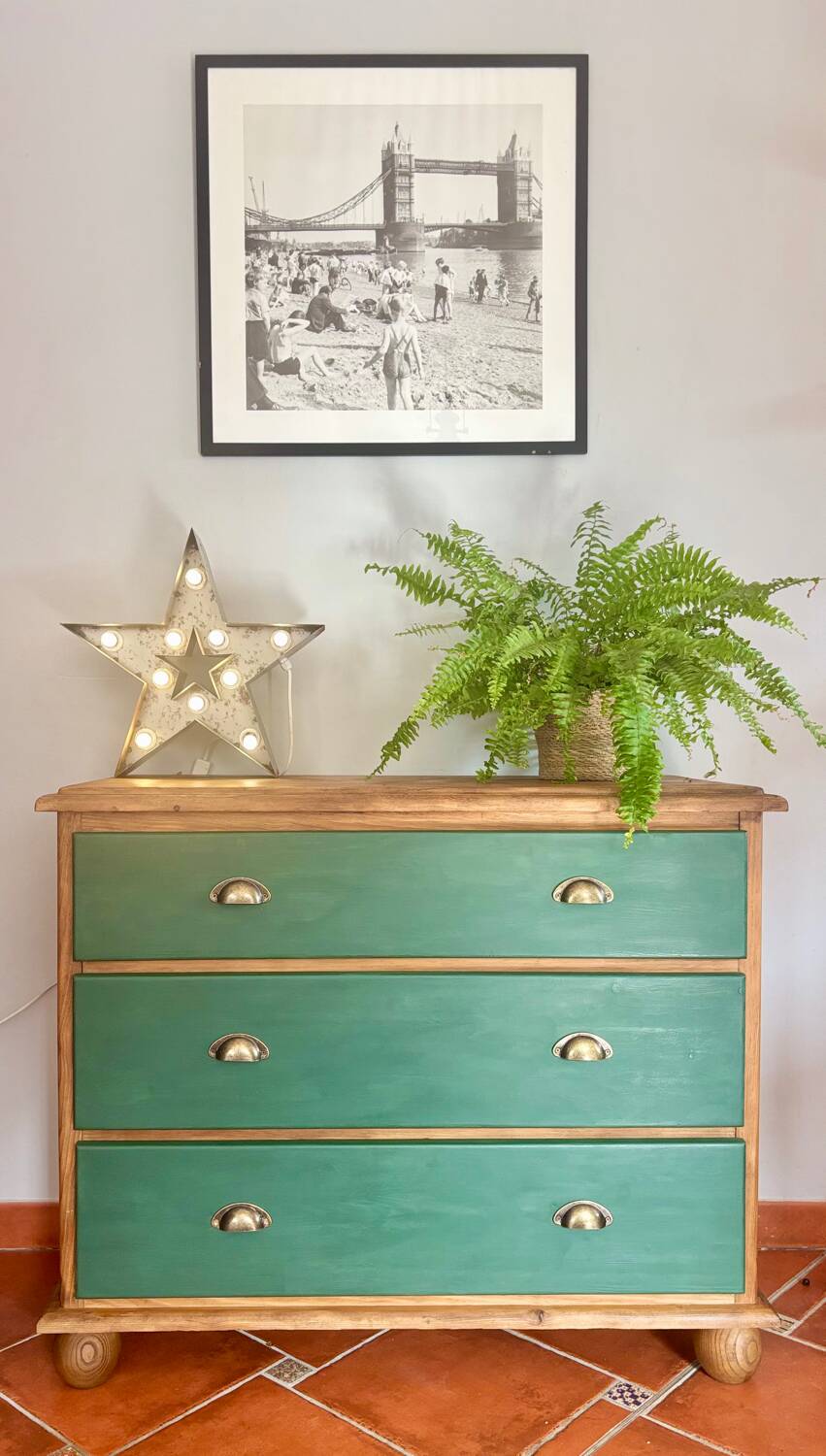 Petite commode rustique