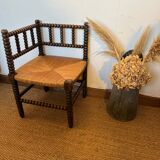 Corner chair in turned wood and straw