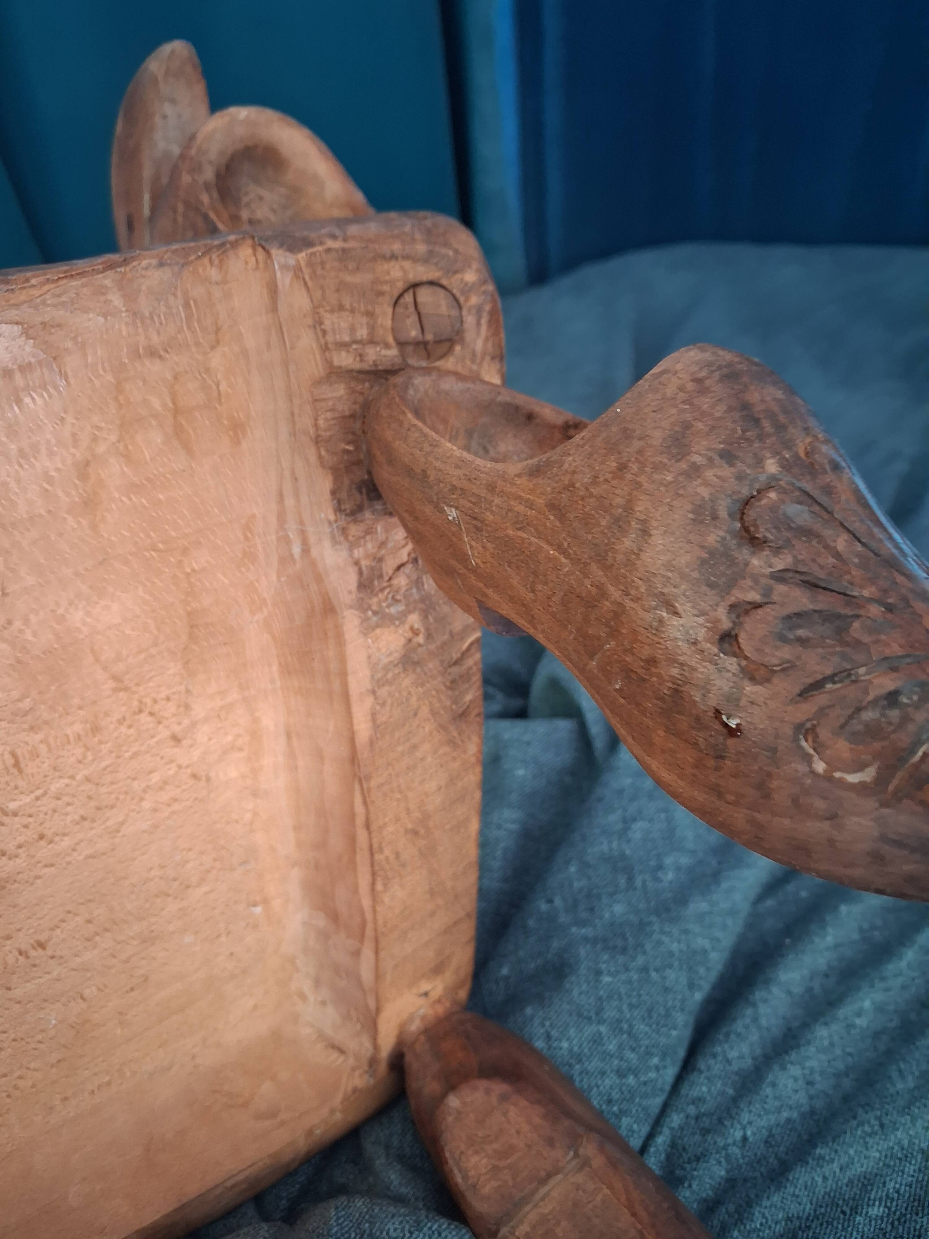 Chaise enfant en chêne sculpté. Ancien meuble breton