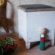 Coffre malle tabouret pouf vintage cuir patine blanche