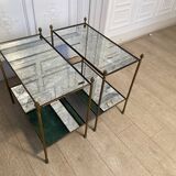 Paire de tables d’appoint neo classiques laiton et miroir oxydé