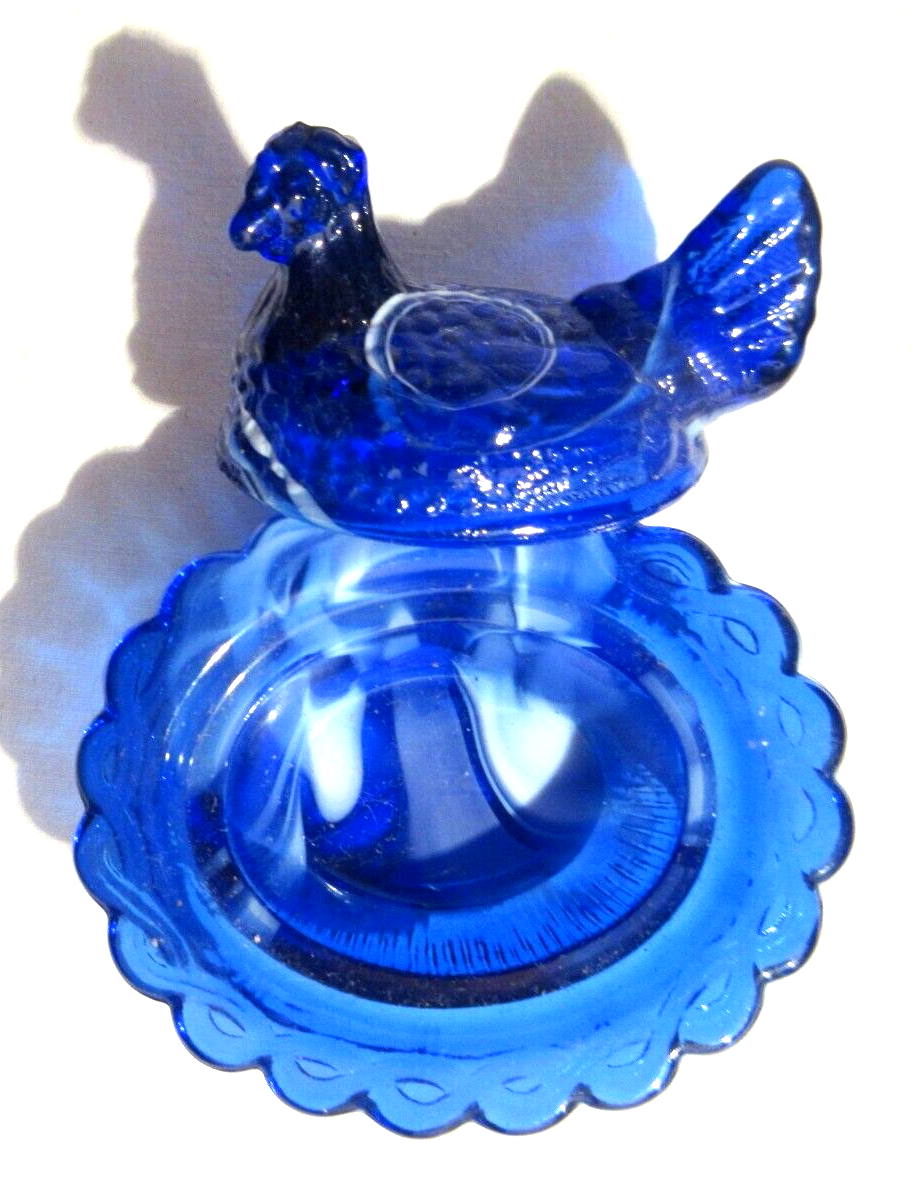 Box slurry hen on her nest, cobalt blue opaline salt shaker, vallérysthal