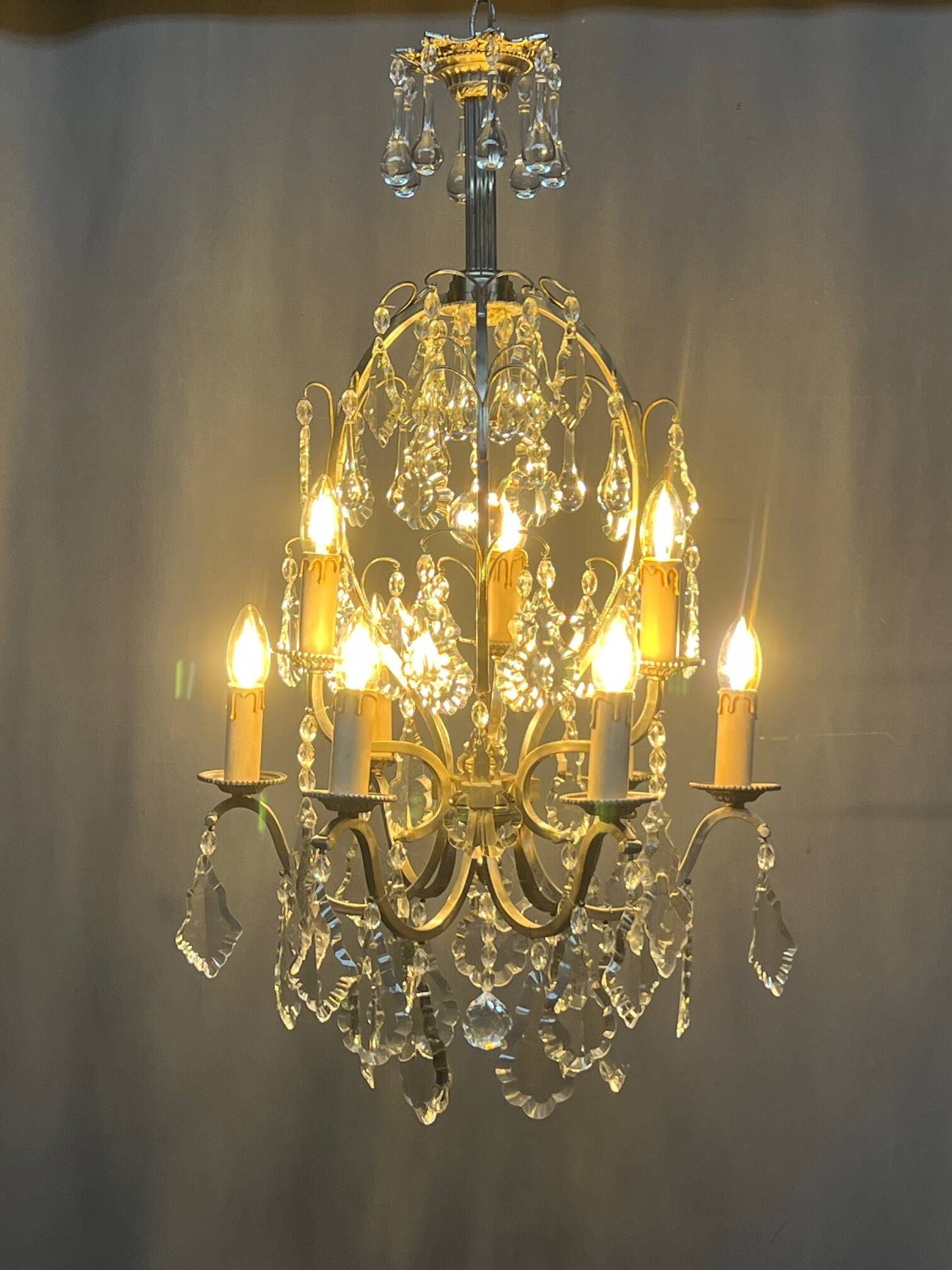 Rococo-style chandelier with 9 light arms.