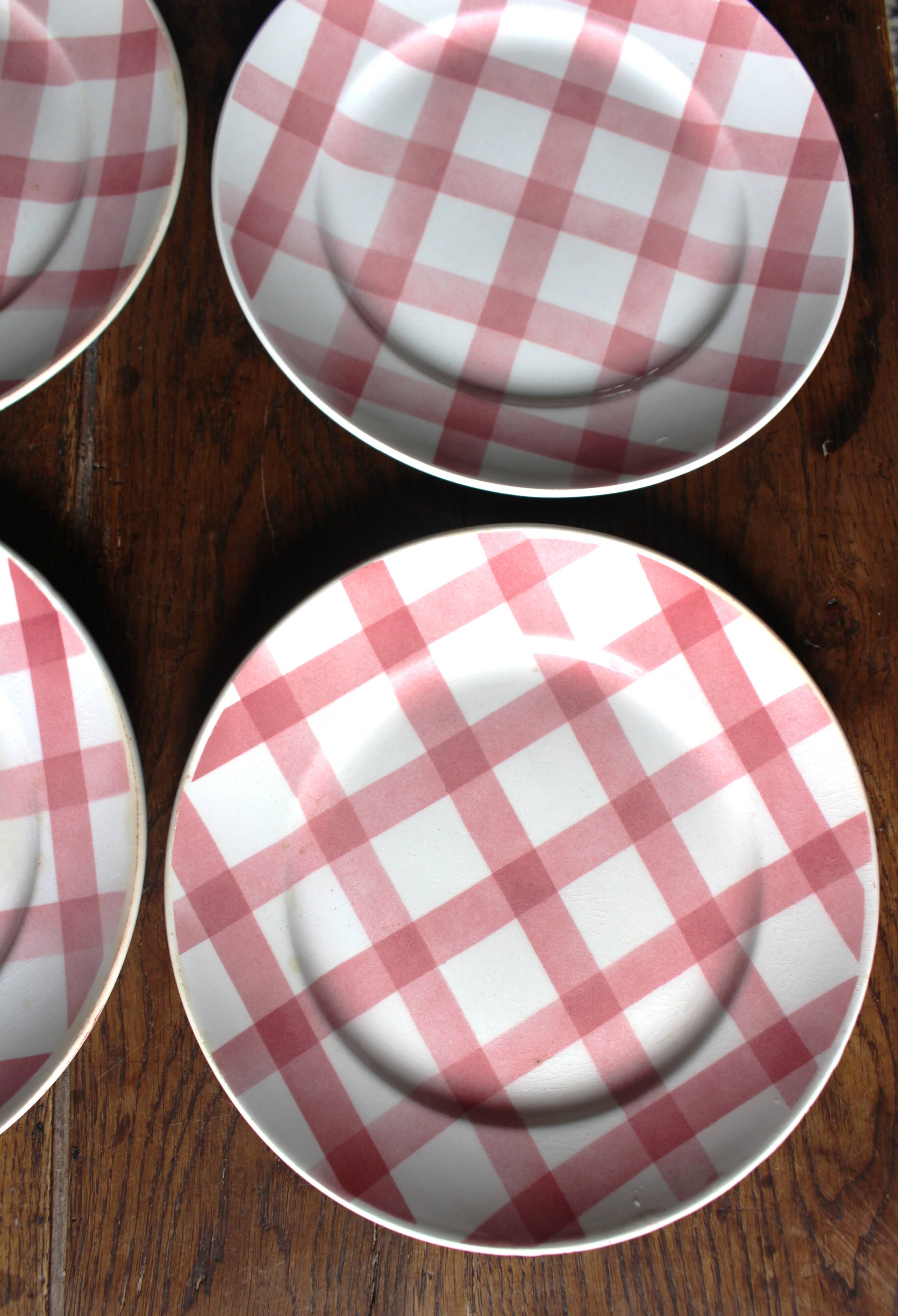 A set of 6 flat plates Nappe Rose Moulin des Loups