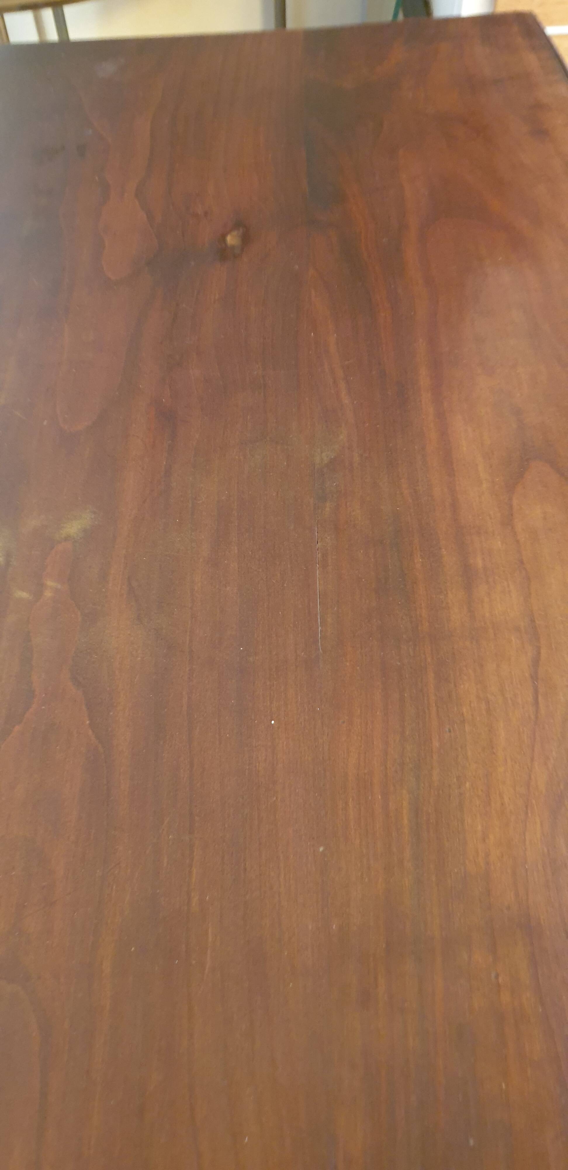 Walnut chest of drawers