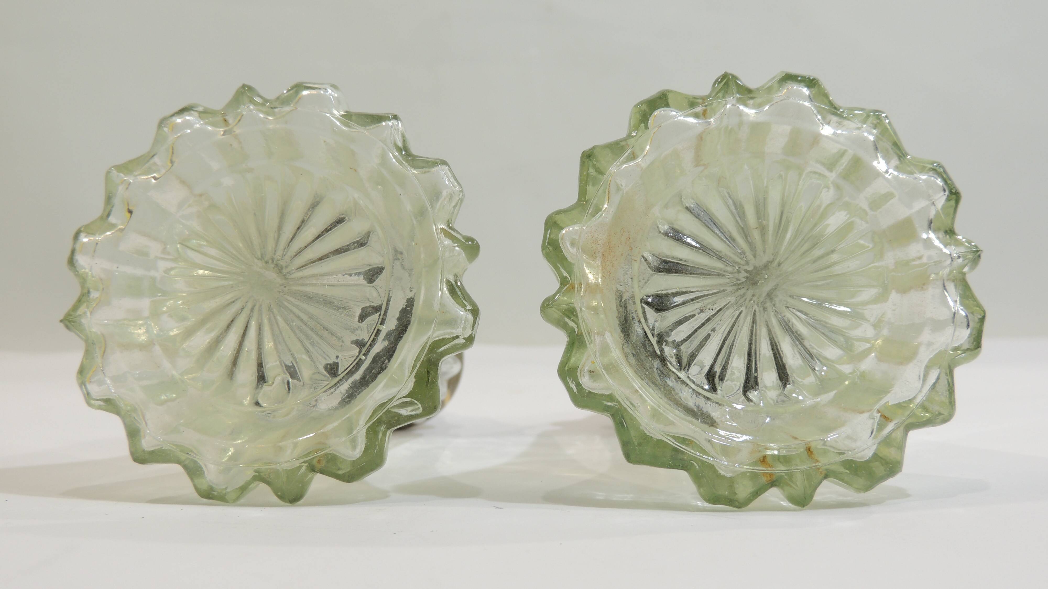 set of 2 condiment dispensers / salt shakers / pepper shakers / sugar bowls / shakers