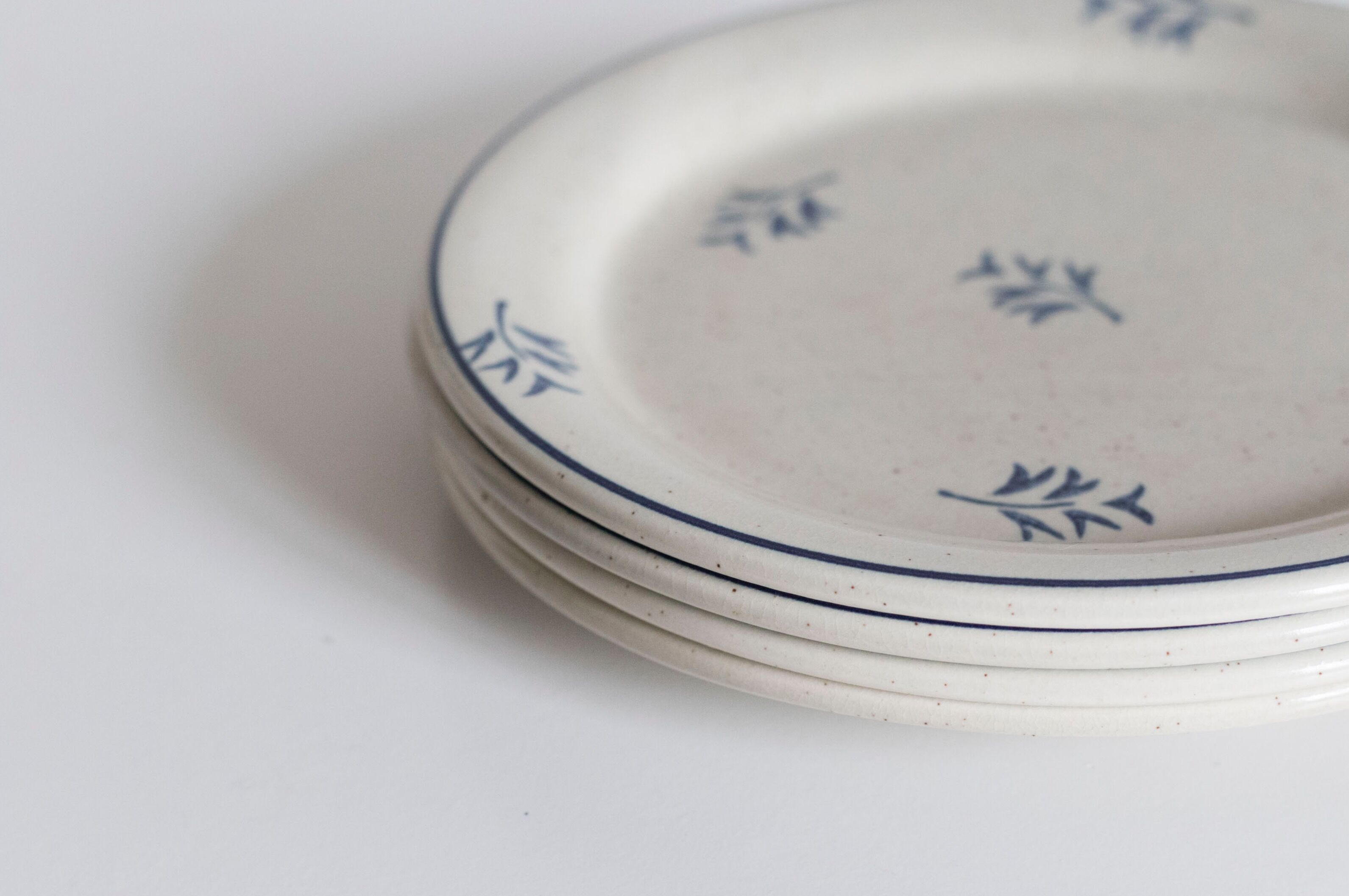 4 plates with earthenware desserts from St Amand