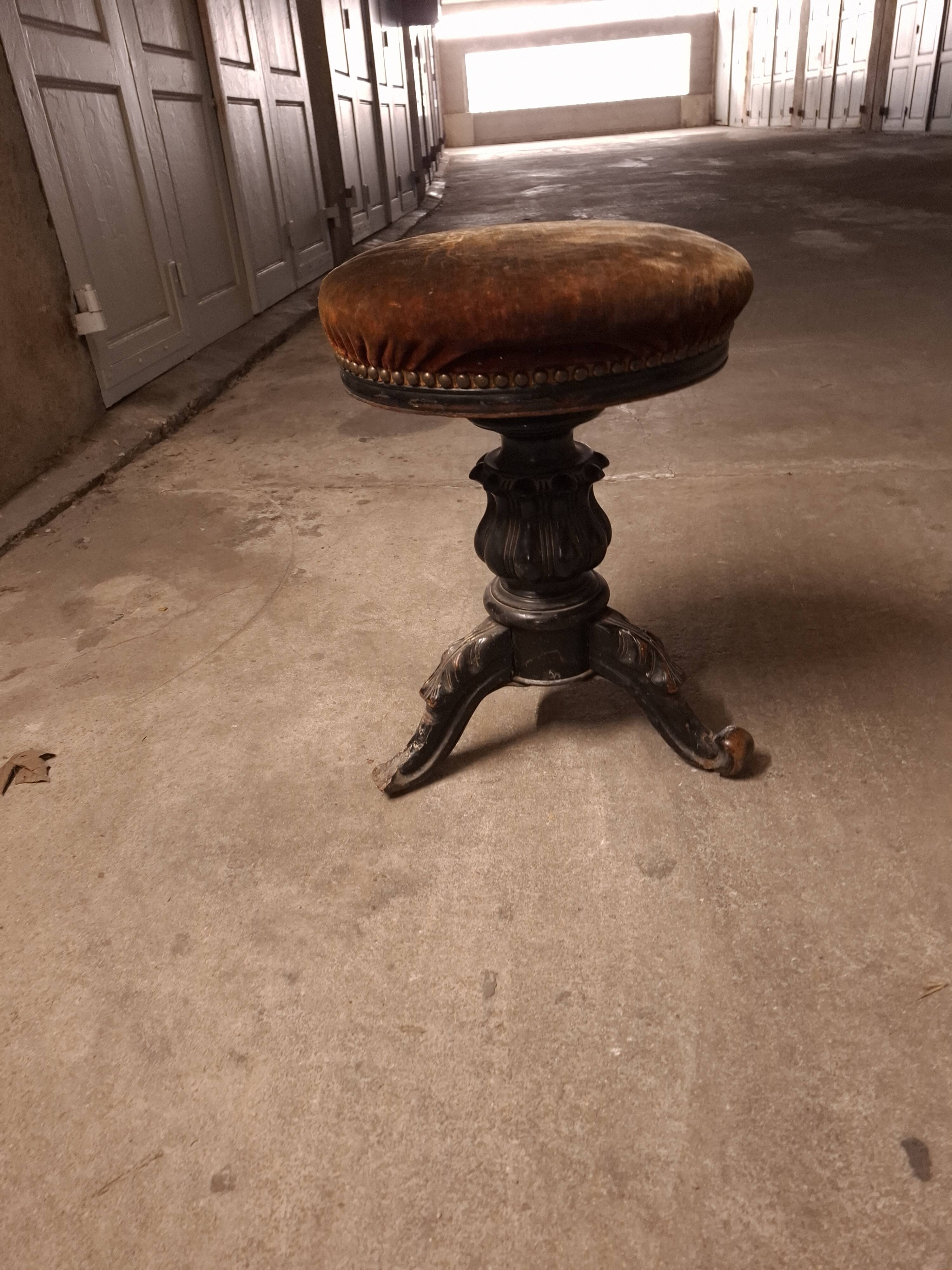 NAPOLEON III PIANO STOOL