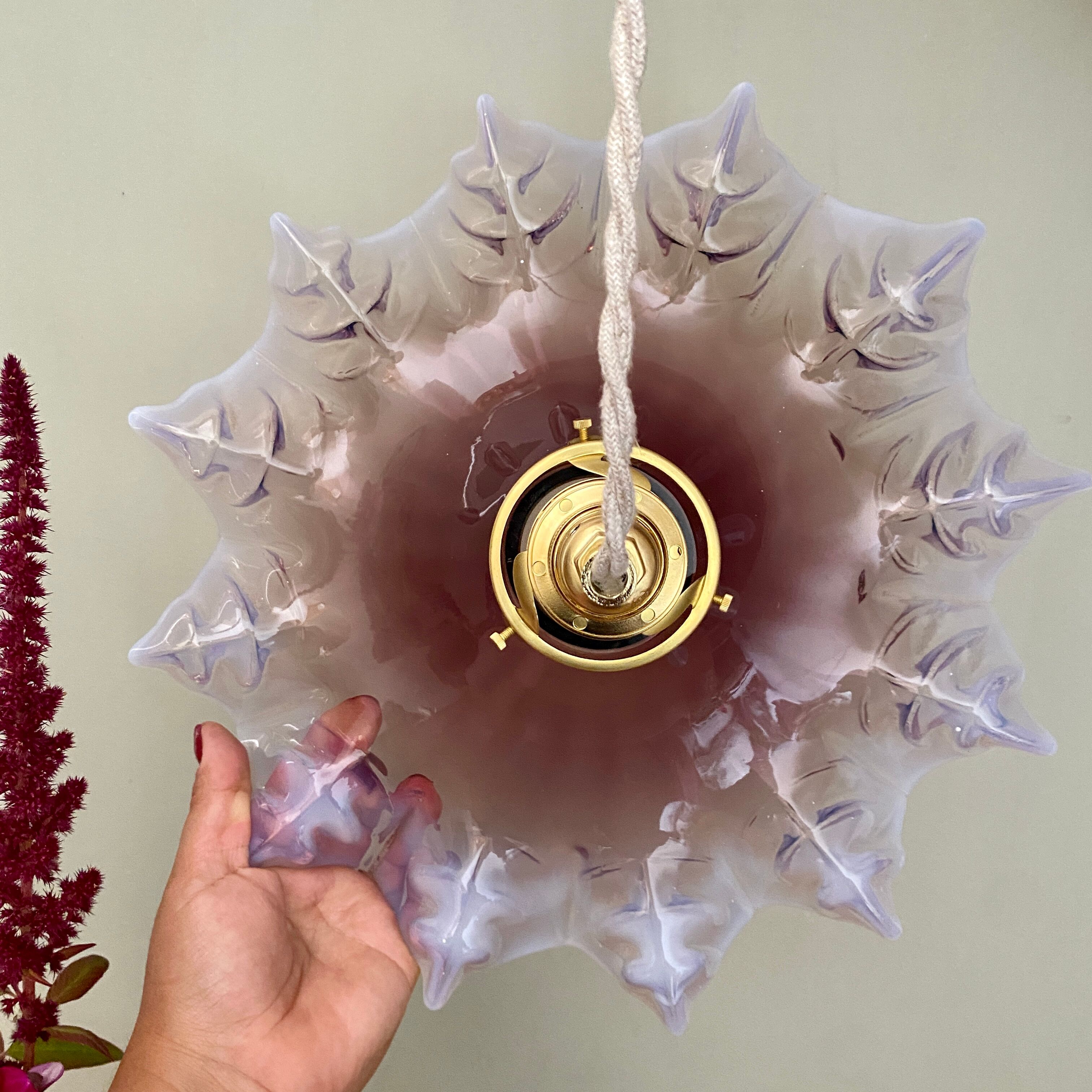 Vintage glass lampshade suspension