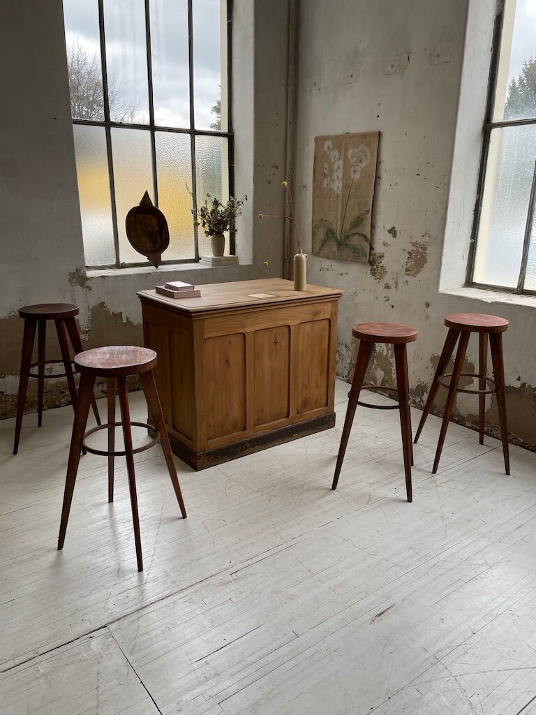 Early 20th century oak trade counter