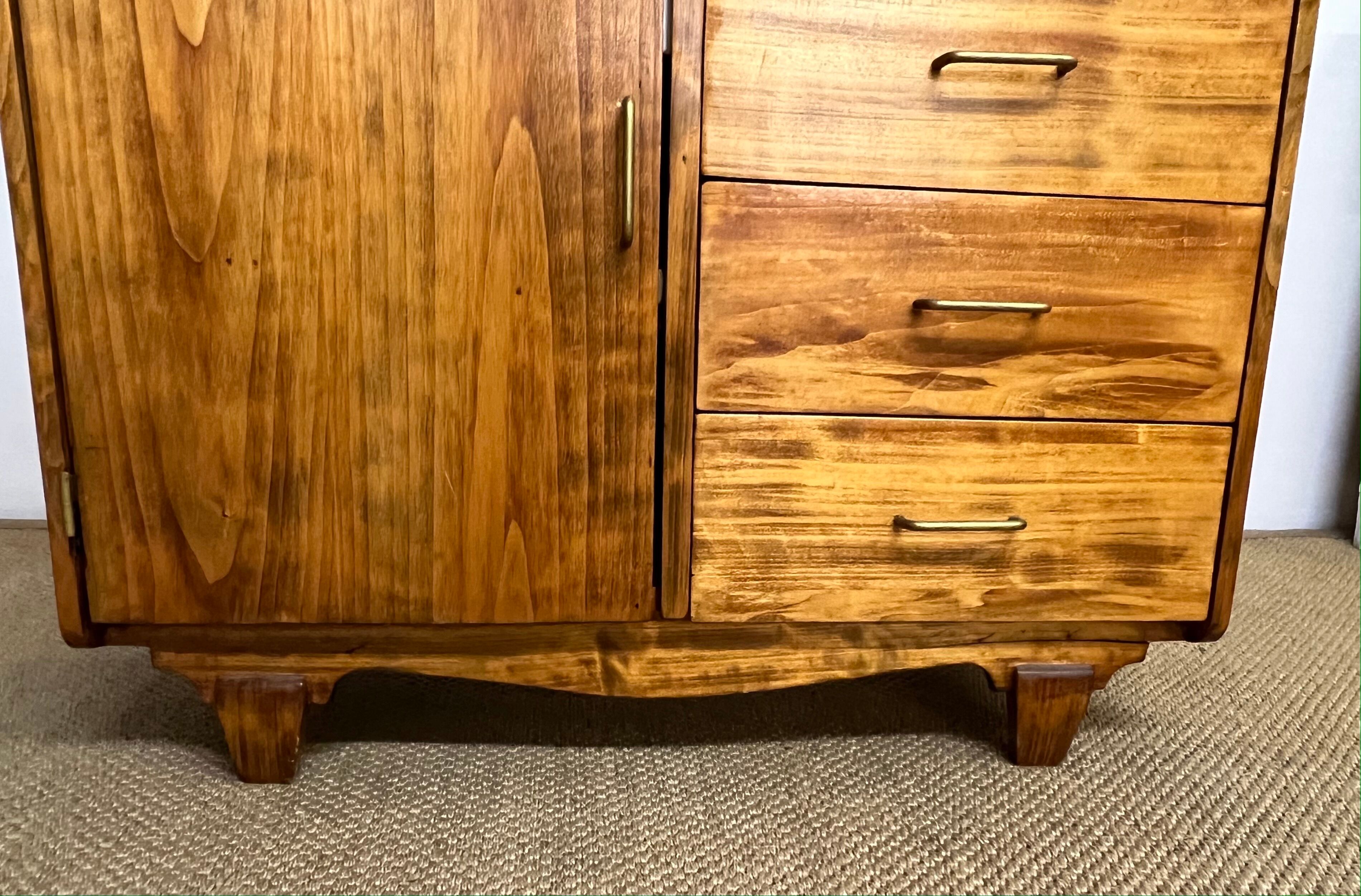 Small storage cabinet / chest of drawers