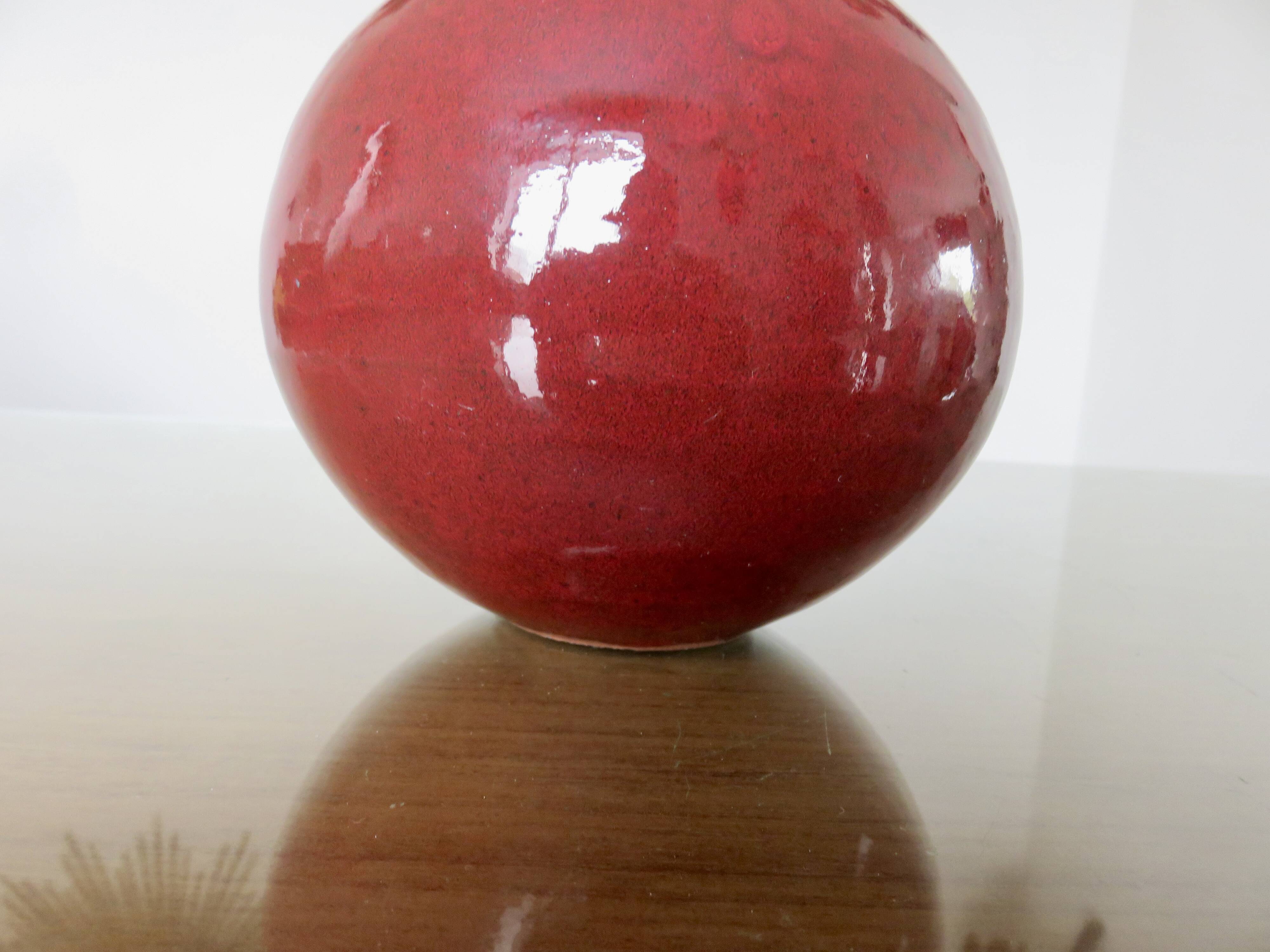 Vase "figue" en céramique rouge