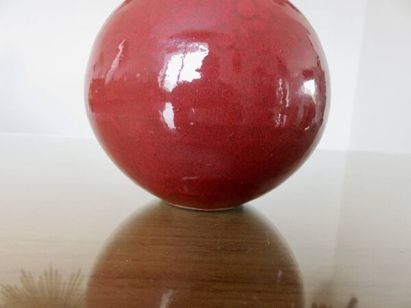 Vase ''figue'' en céramique rouge