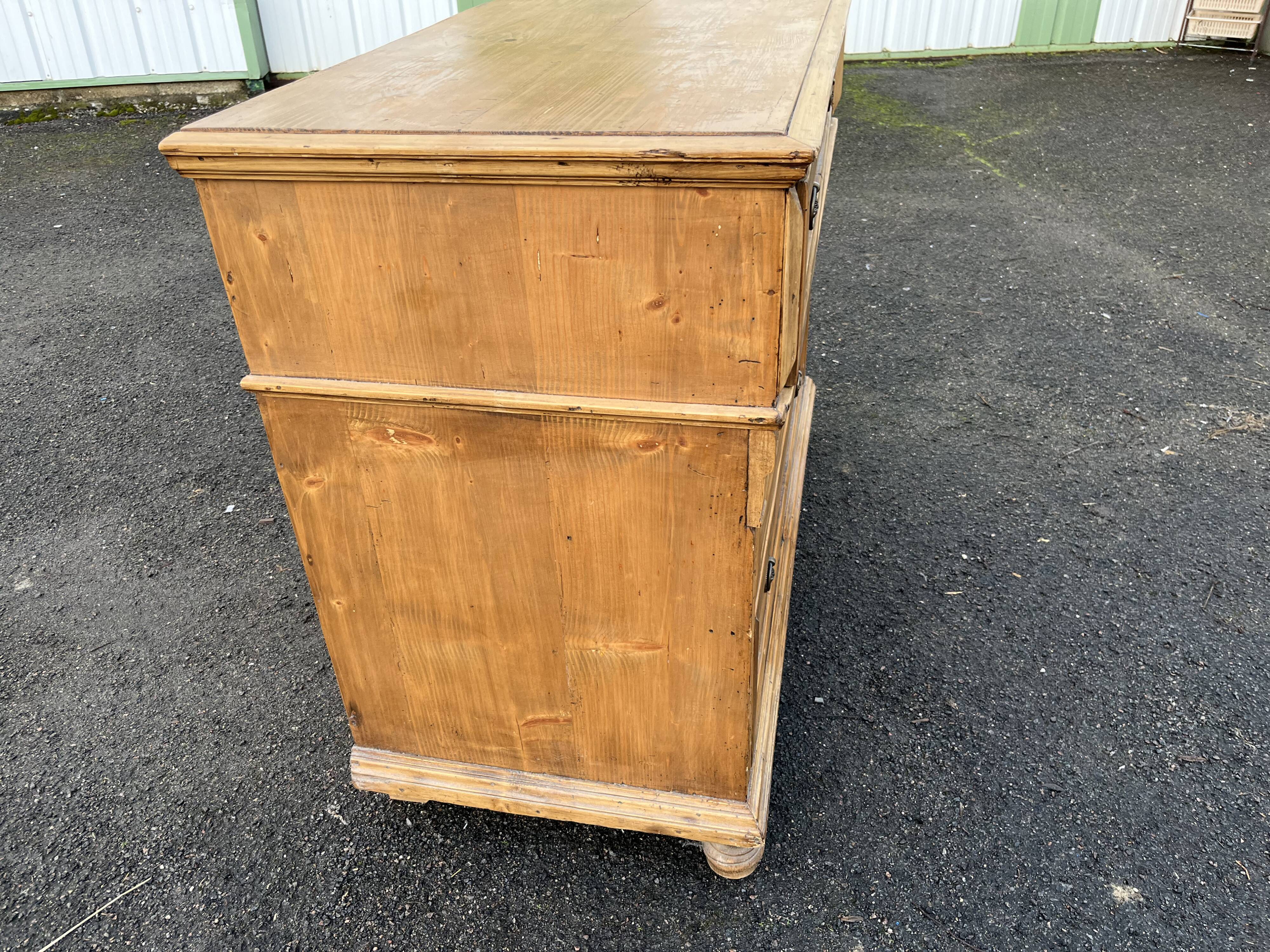 Superb antique solid wood chest of drawers – English style / 19th century