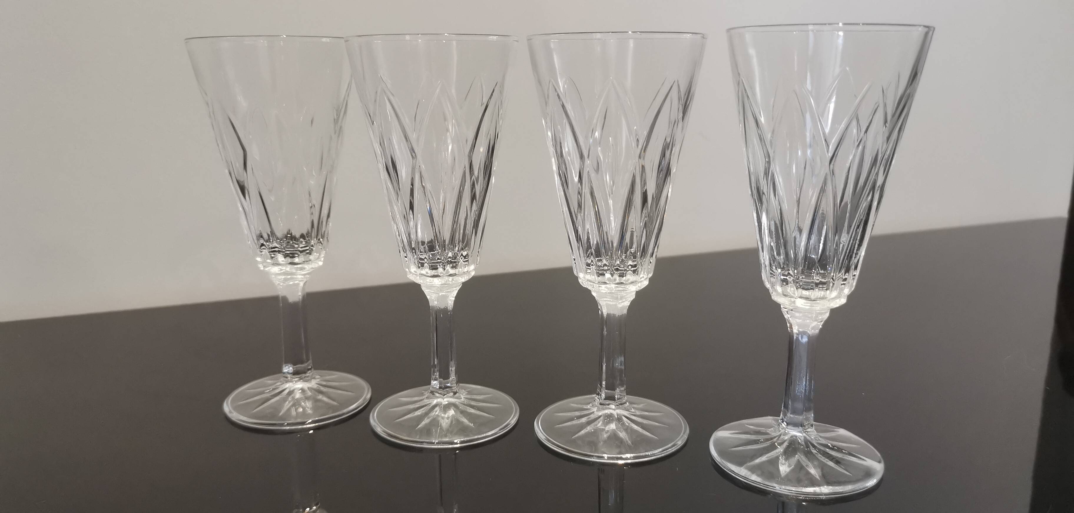 4 chiseled crystal flutes with vintage foot