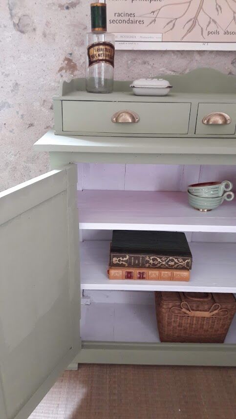 Green Parisian buffet