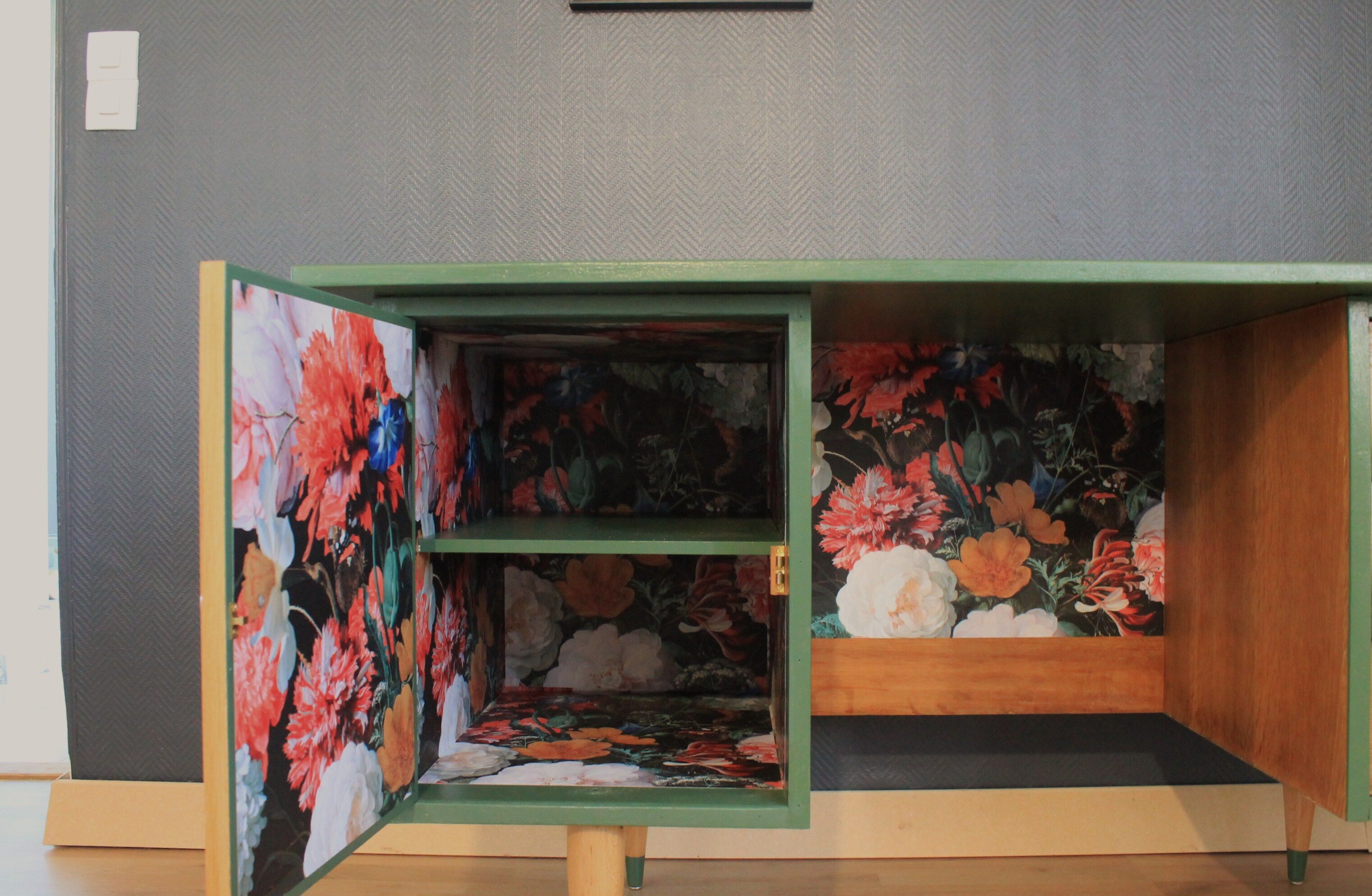Restored office, 60/70 year, forest green and ancient flowers