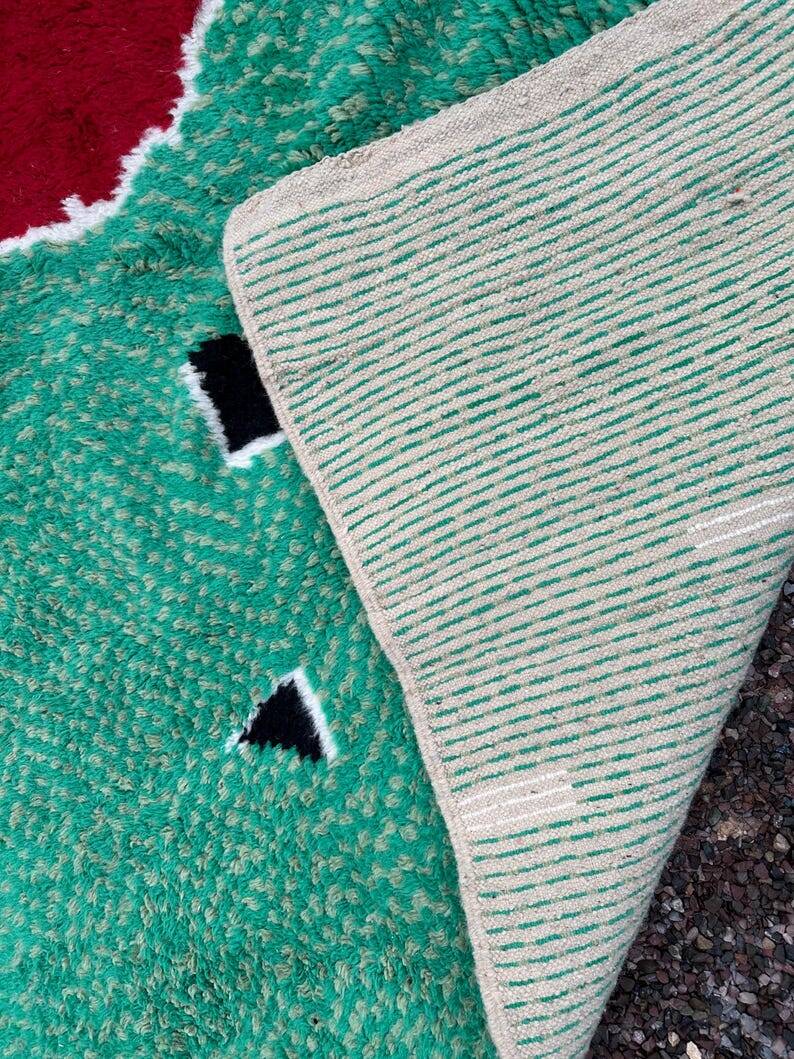 Traditional handmade Berber wool rug, size 300 x 400 cm