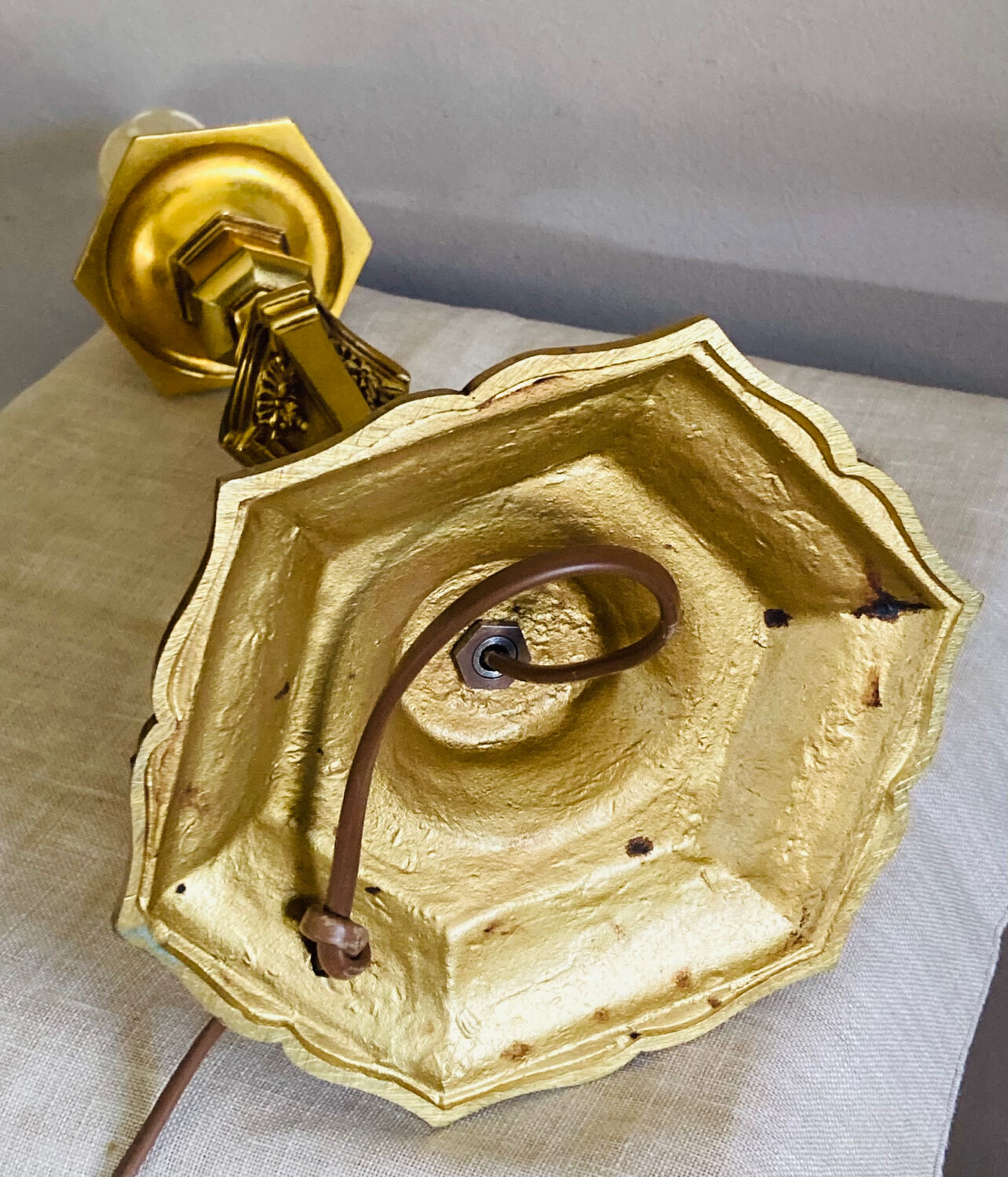 Empire / Directoire living room lamp in gilded bronze, mid-20th century