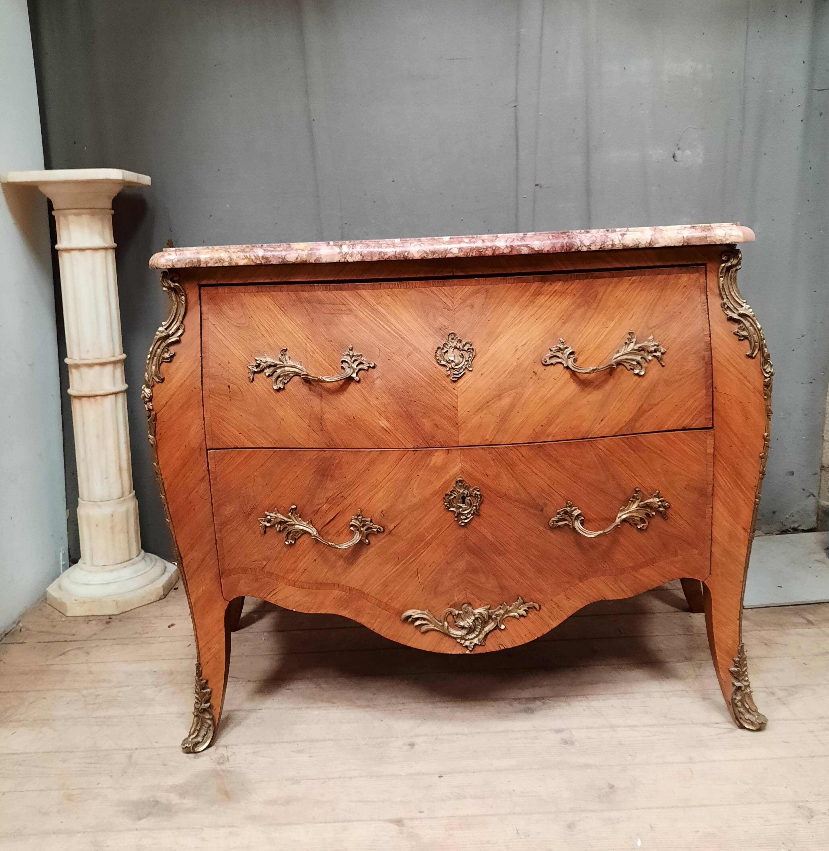 Louis XV style chest of drawers in veneer