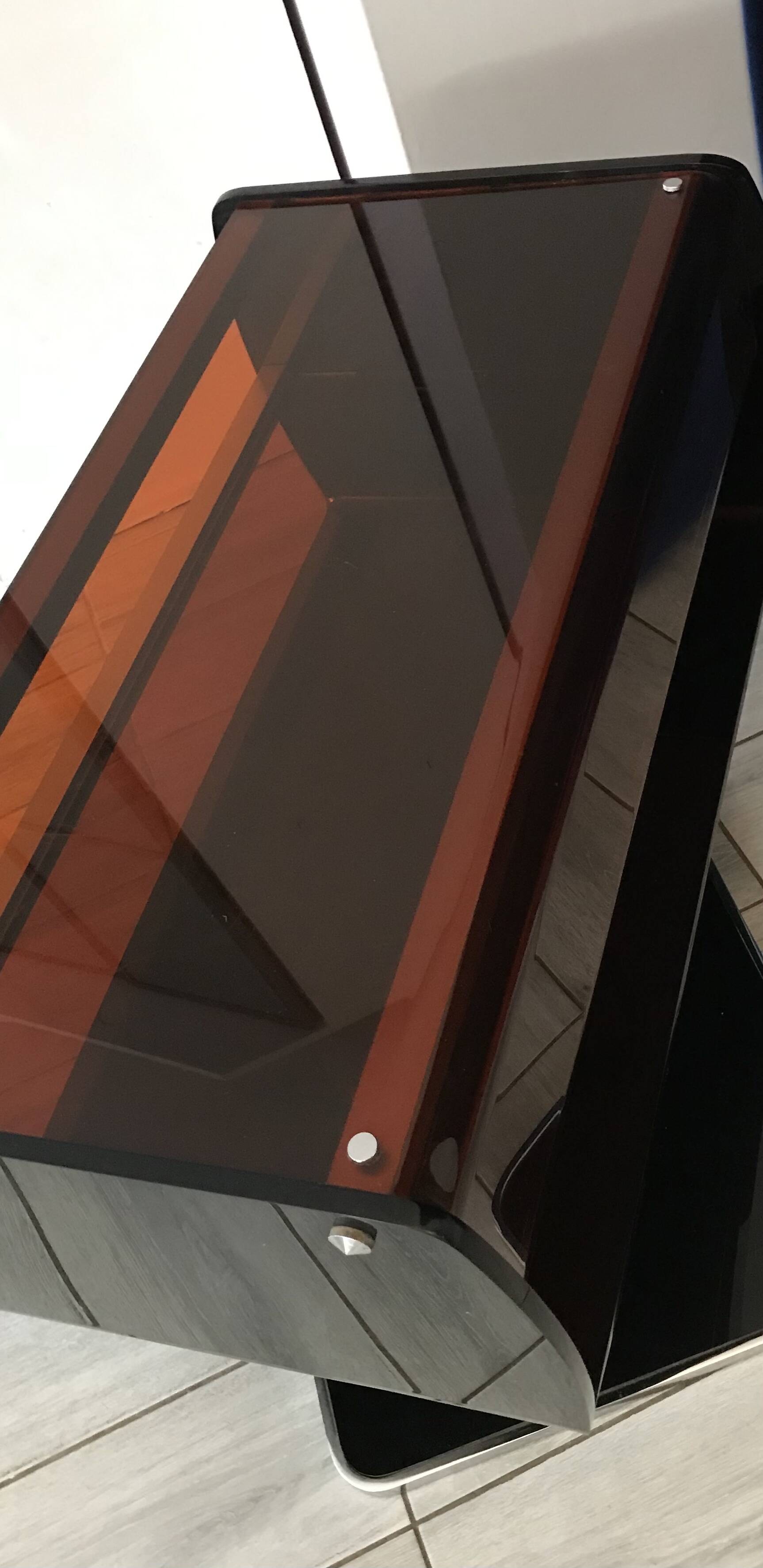 Meuble de TV pivotant en plexiglas fumé