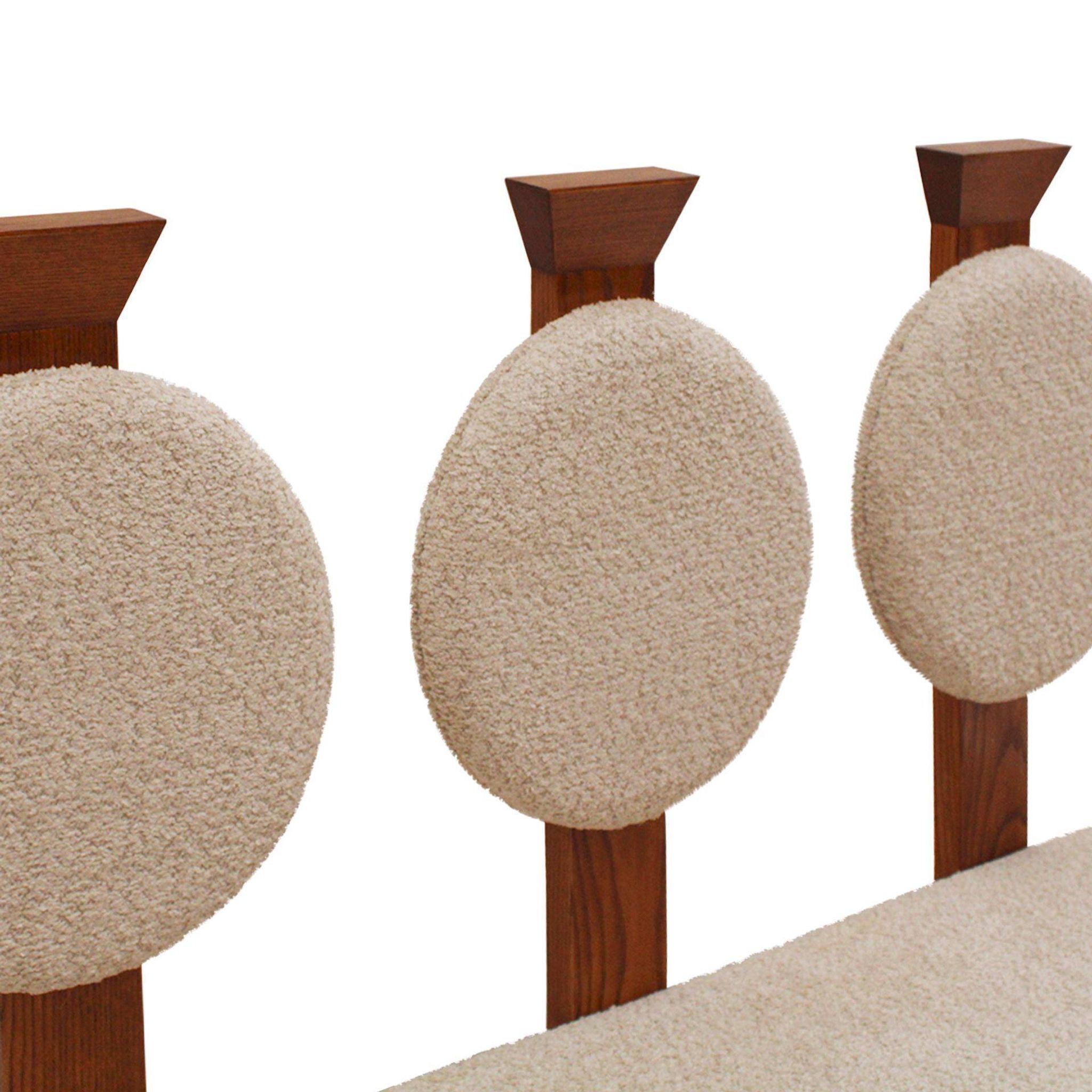 Banc en bois contemporain avec dossier circulaire triple et rembourrage en bouclé, Italie