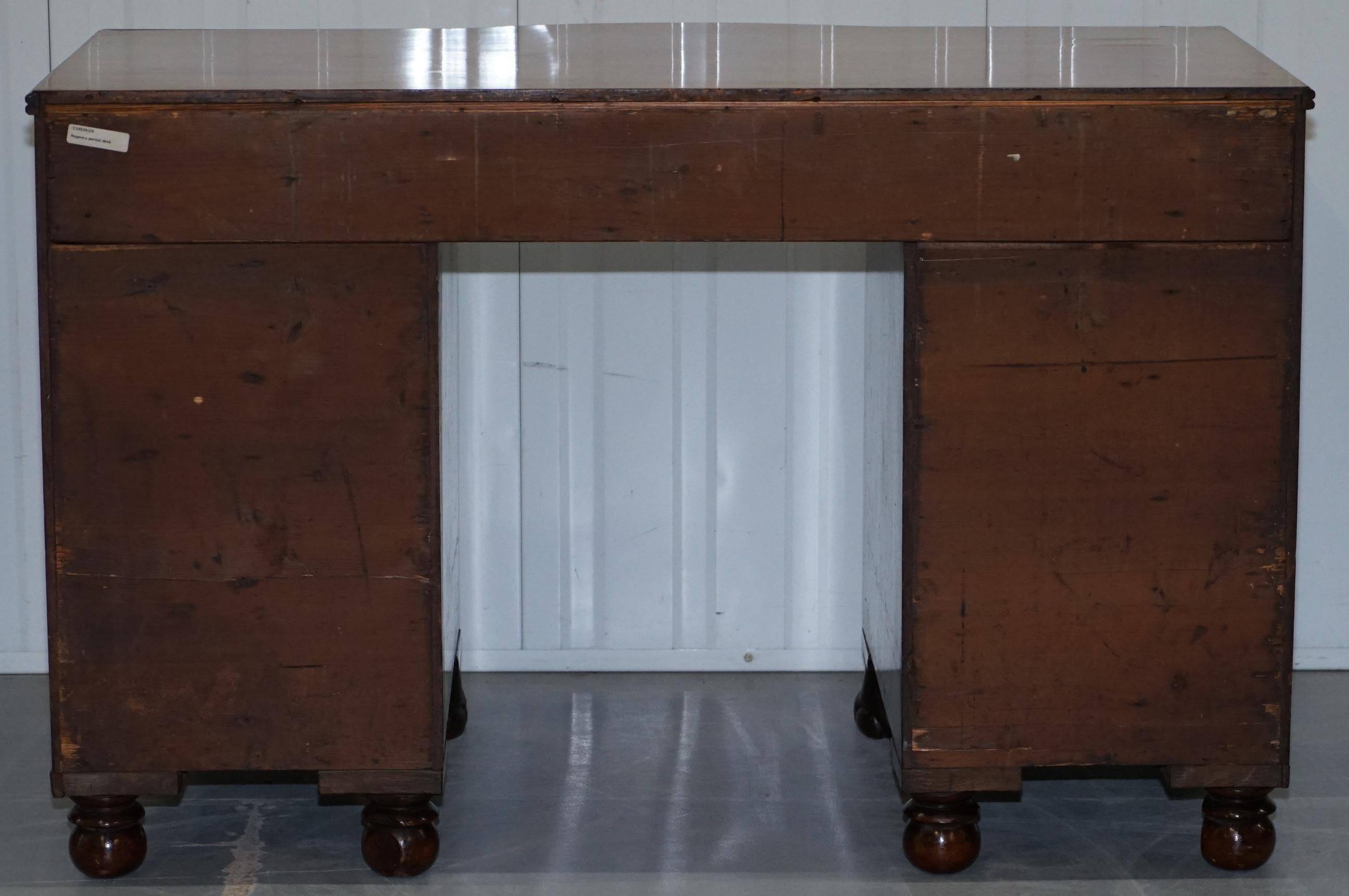 Kneehole Regency Desk 1815 in hardwood with lion paw feet