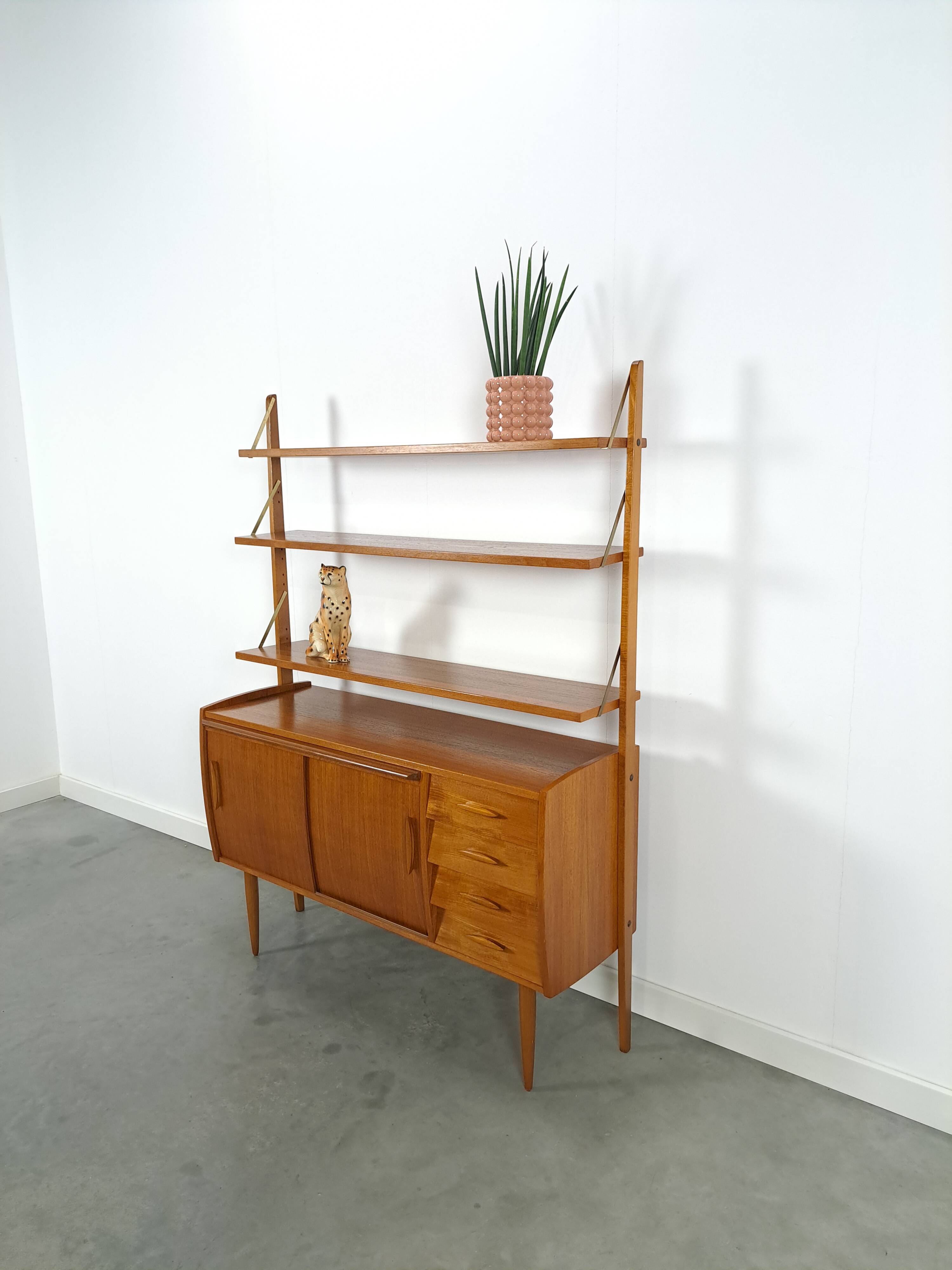 Meuble mural scandinave en teck avec étagères, tiroir et bureau