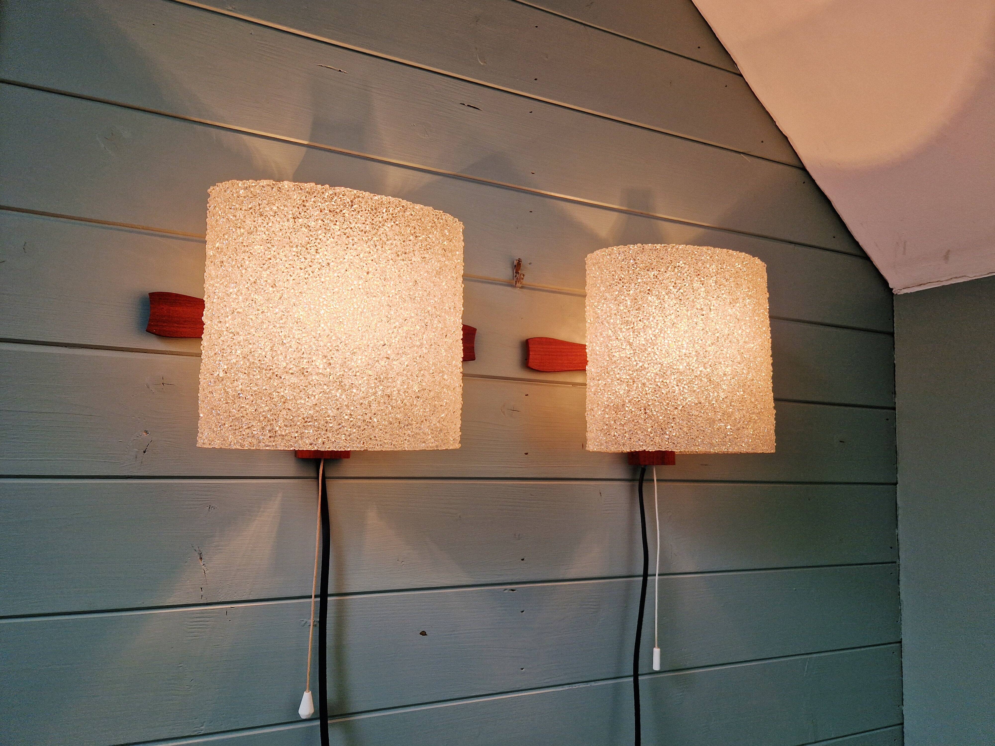 Pair of Scandinavian wall sconces in teak and plastic resin, 1960.