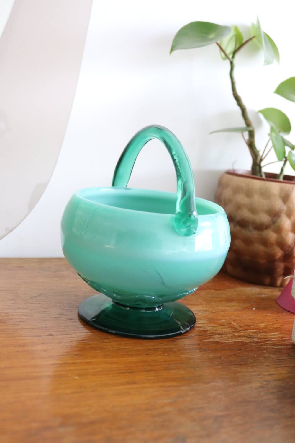 Empty pocket basket in two-tone murano glass