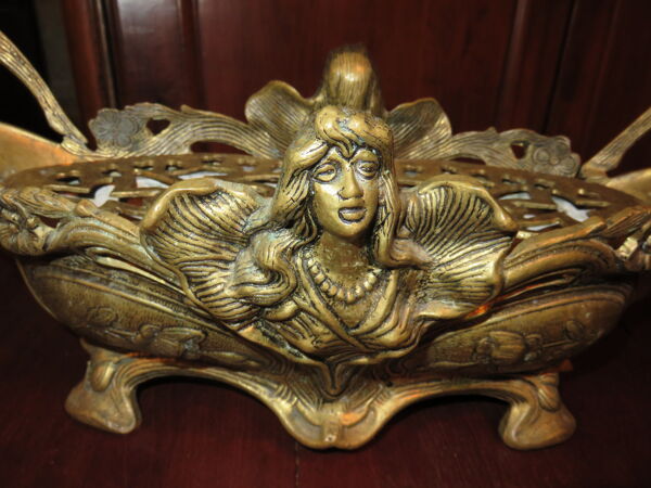 Pique-fleurs jardinière en bronze et zinc style Mucha