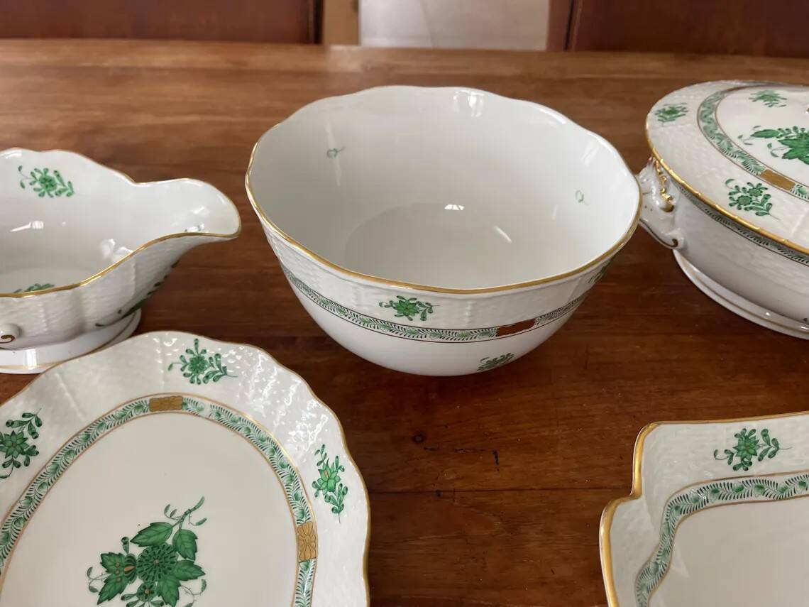 Gorgeous Herend Hungary Apponyi Chinese Bouquet Green Complete Dinner, Brea