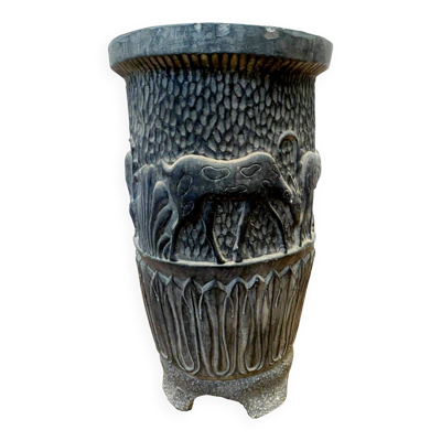 Vase en terre cuite polychrome a décor d'antilopes XX siècle