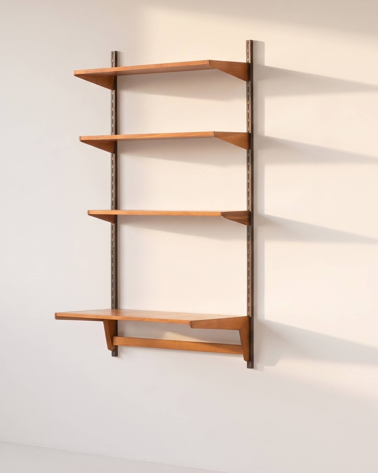 Modular wall system by kai kristiansen - fm møbler