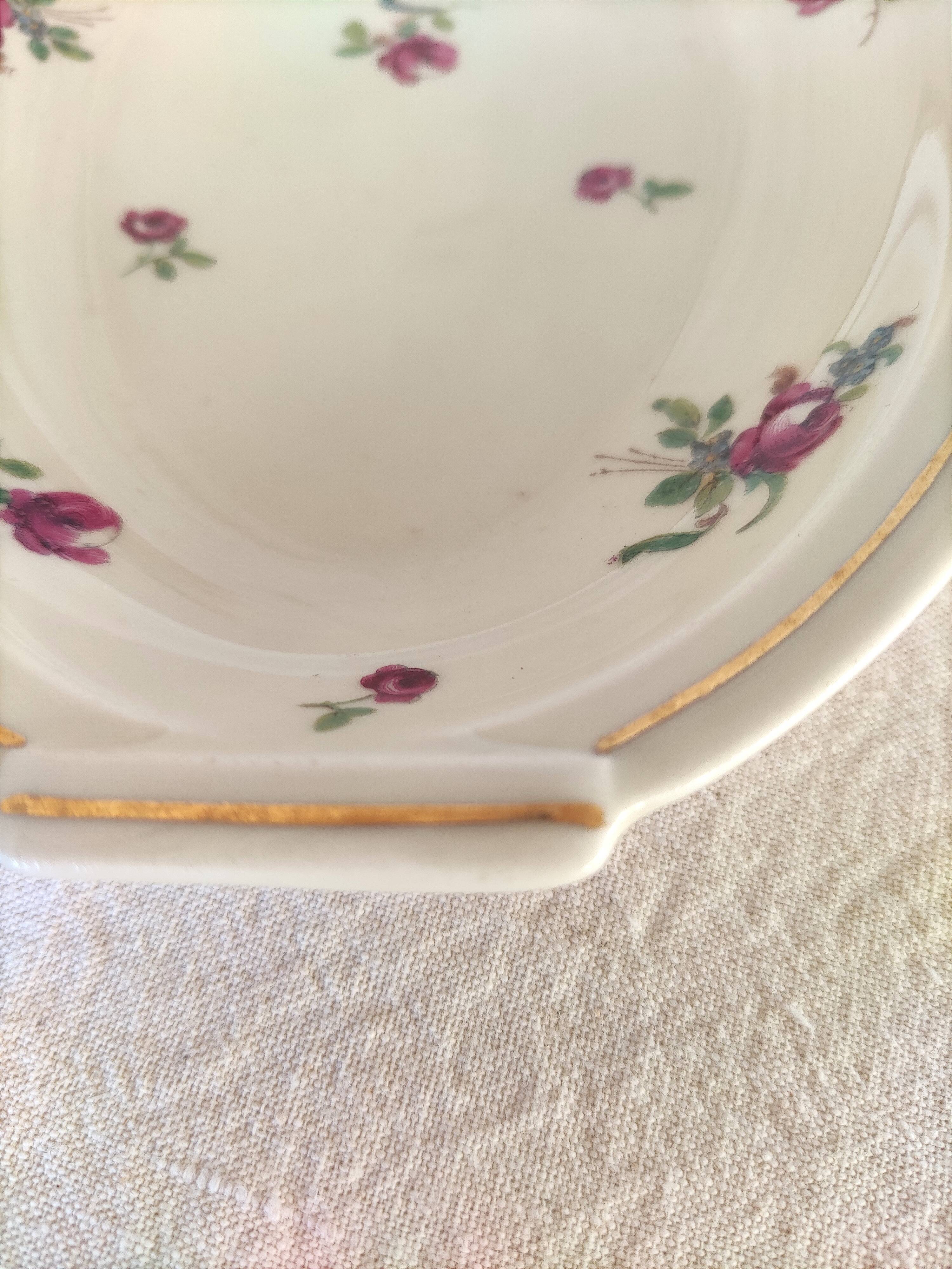 Ravier en porcelaine de Haviland décor aux roses rouges