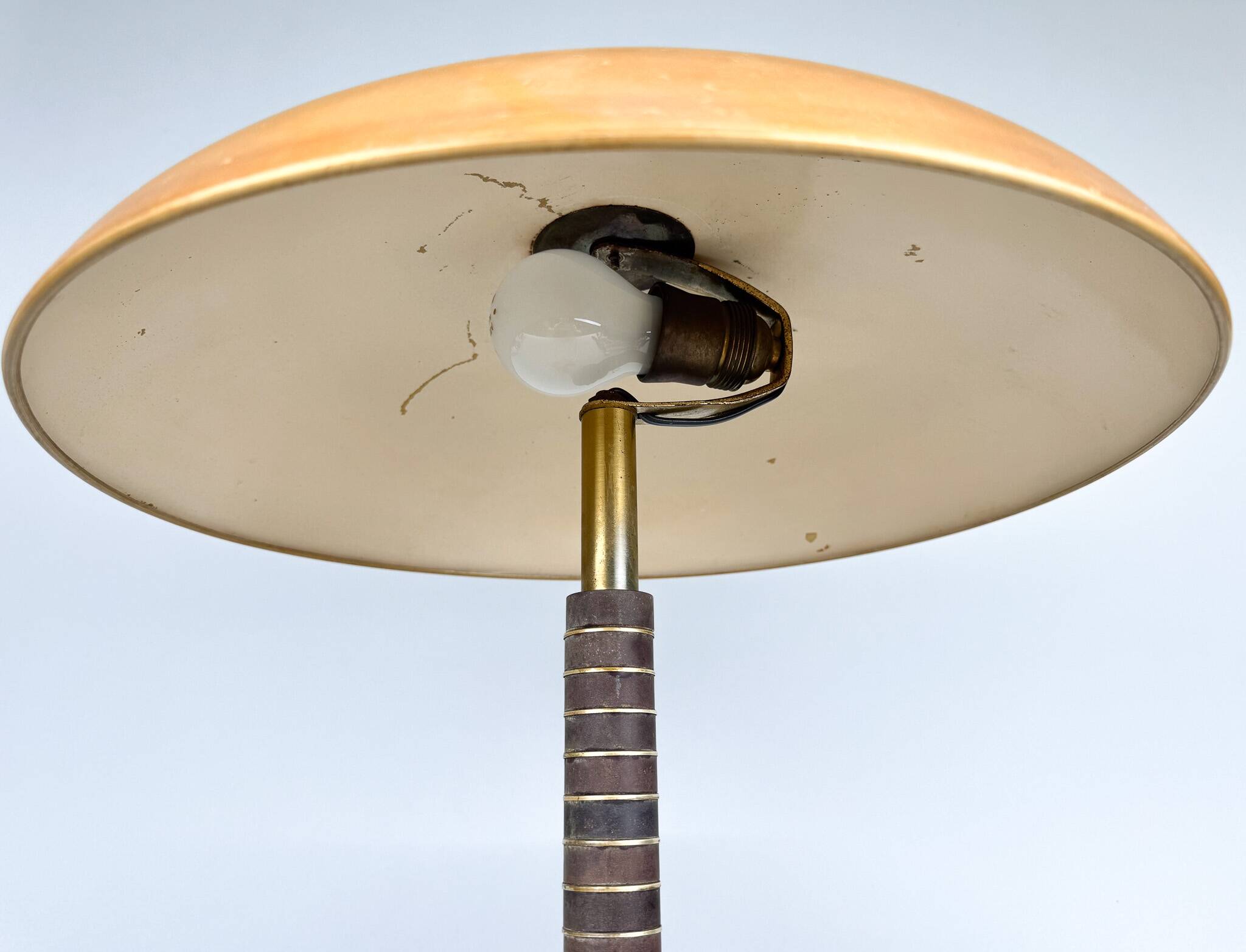 Lampe de table vintage Bauhaus en métal et bakélite