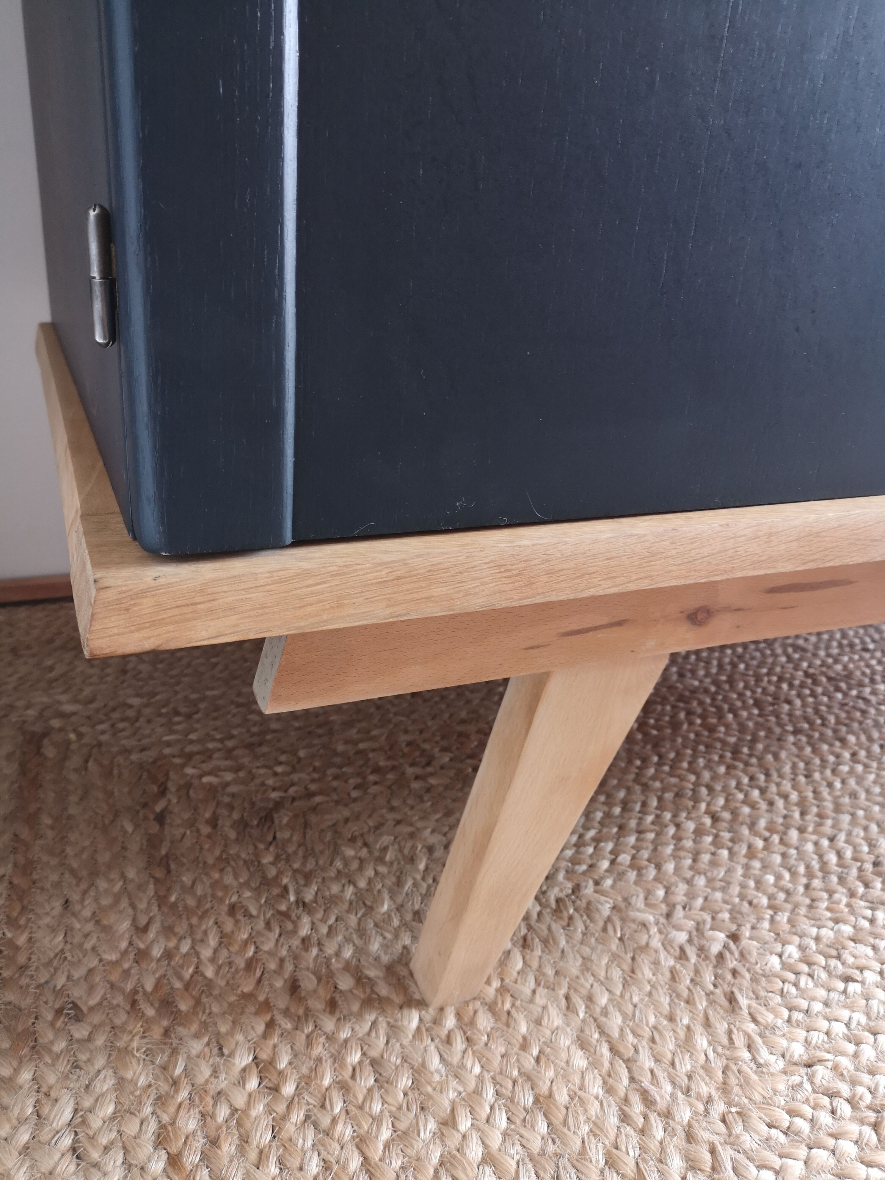 Armoire vintage pieds compas rénovée