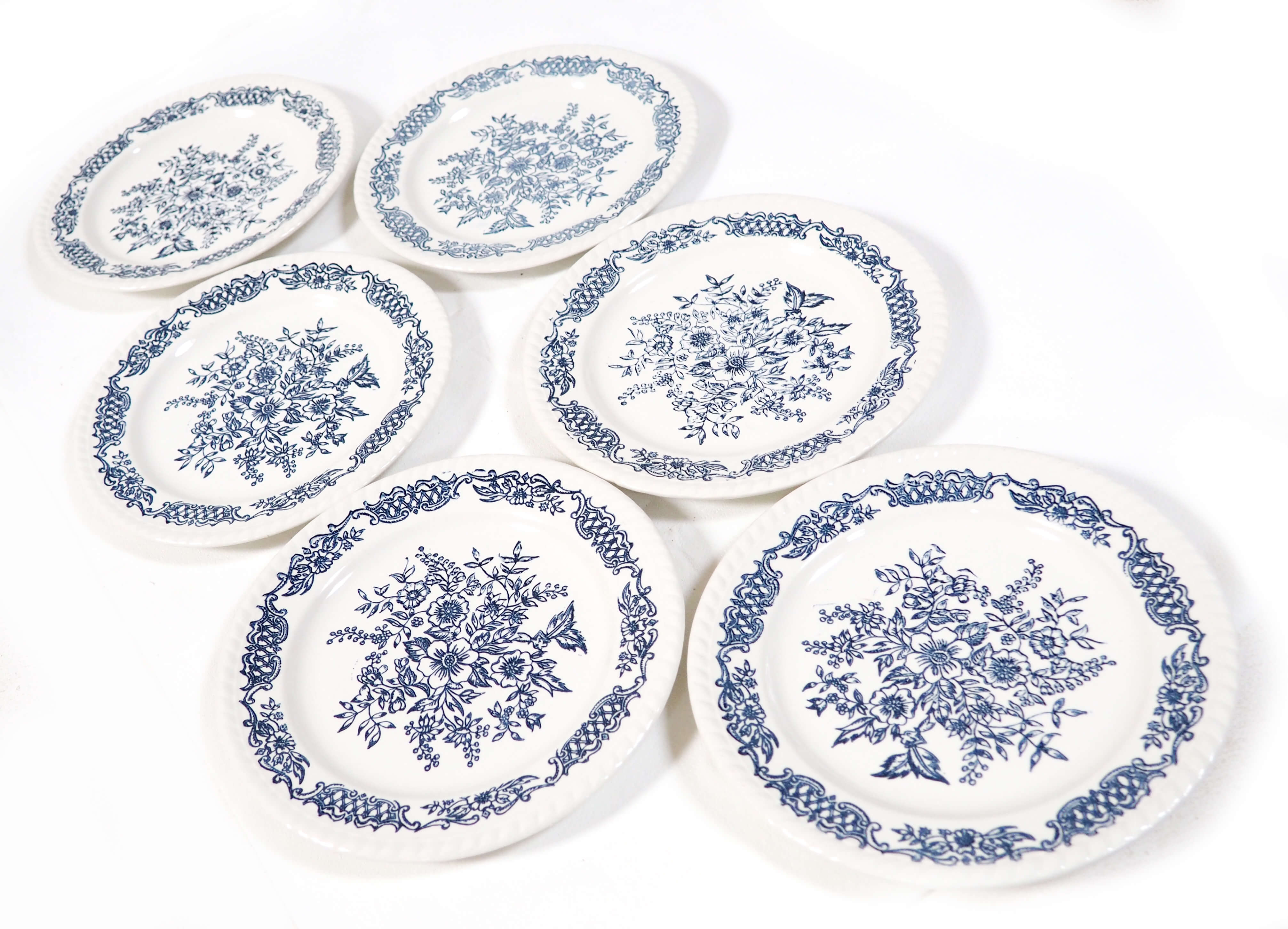 6 blue flower plates