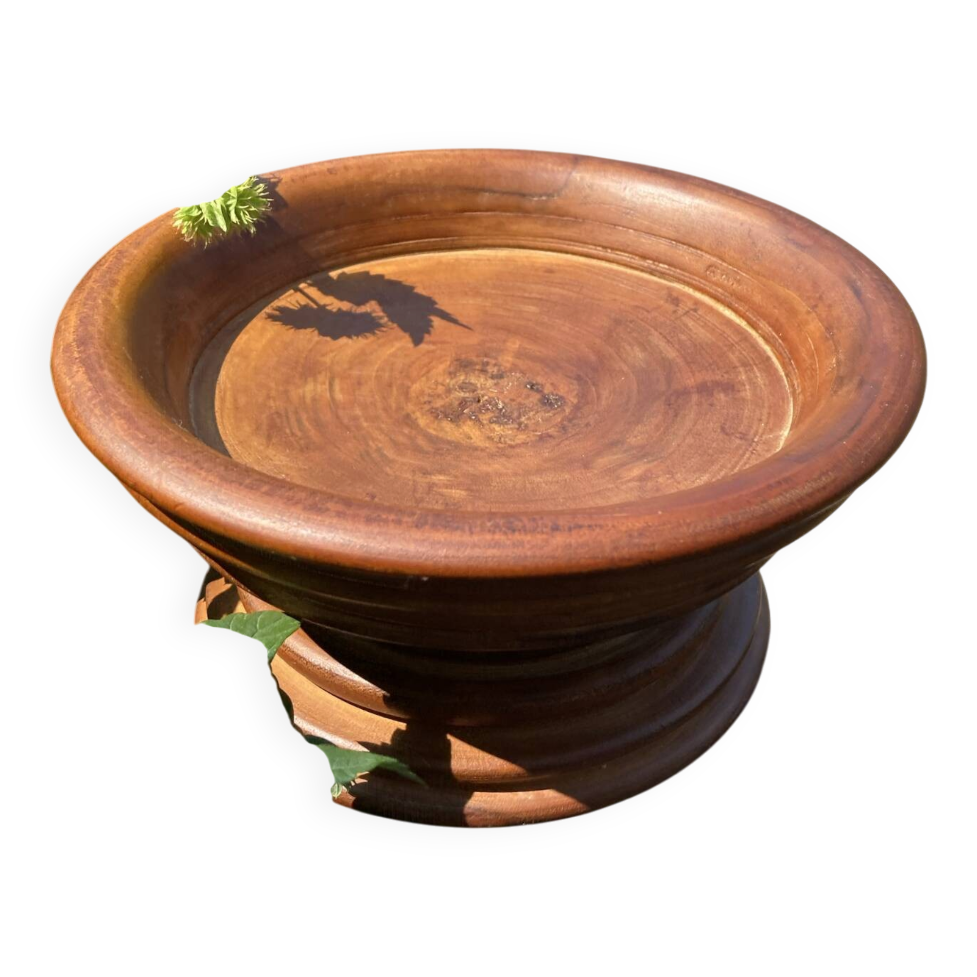 Turned wooden bowl craftsmanship from Haute-Marne.